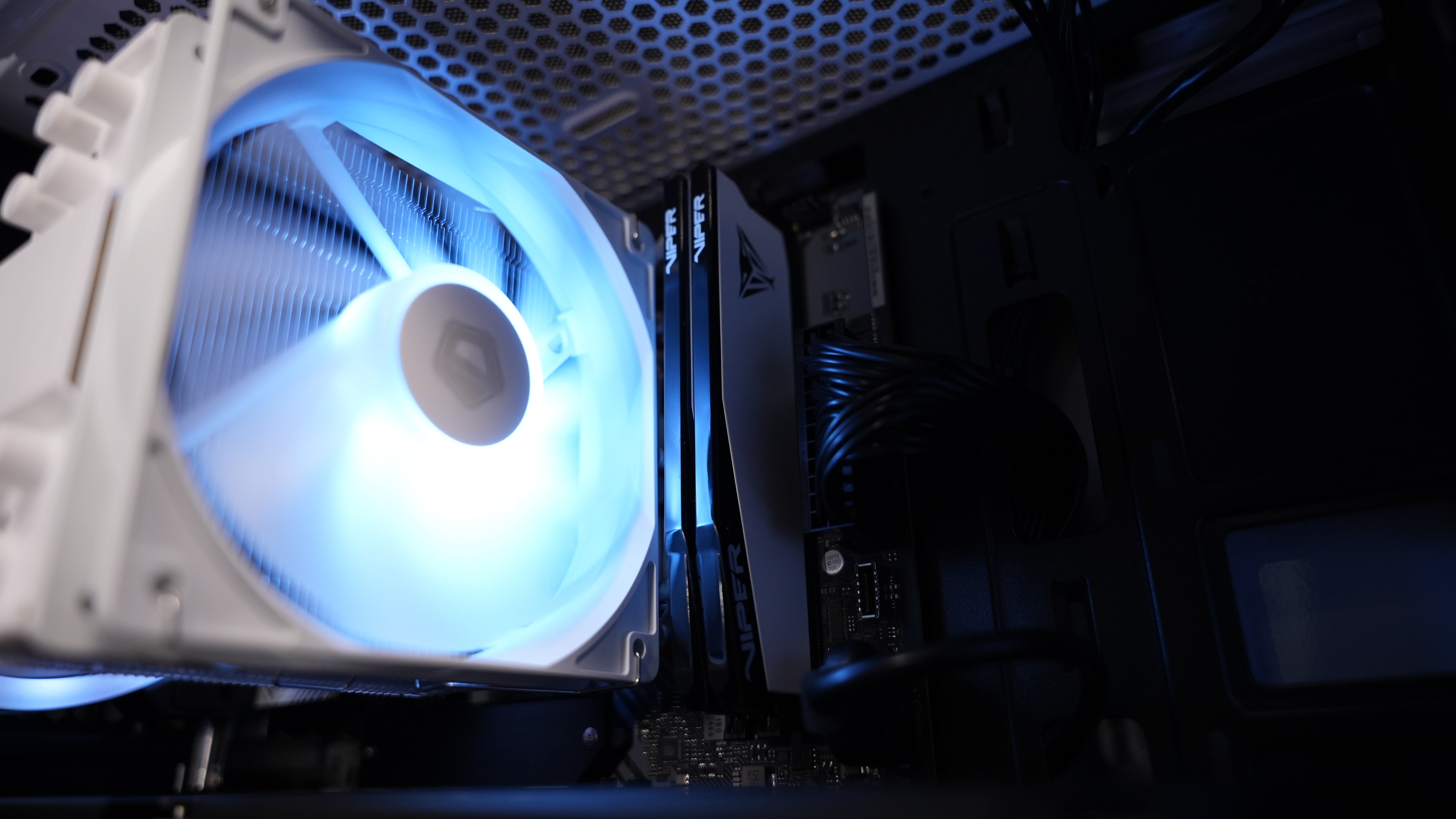 Ryzen 5 7600X + RTX 5070 Gaming/Streaming PC