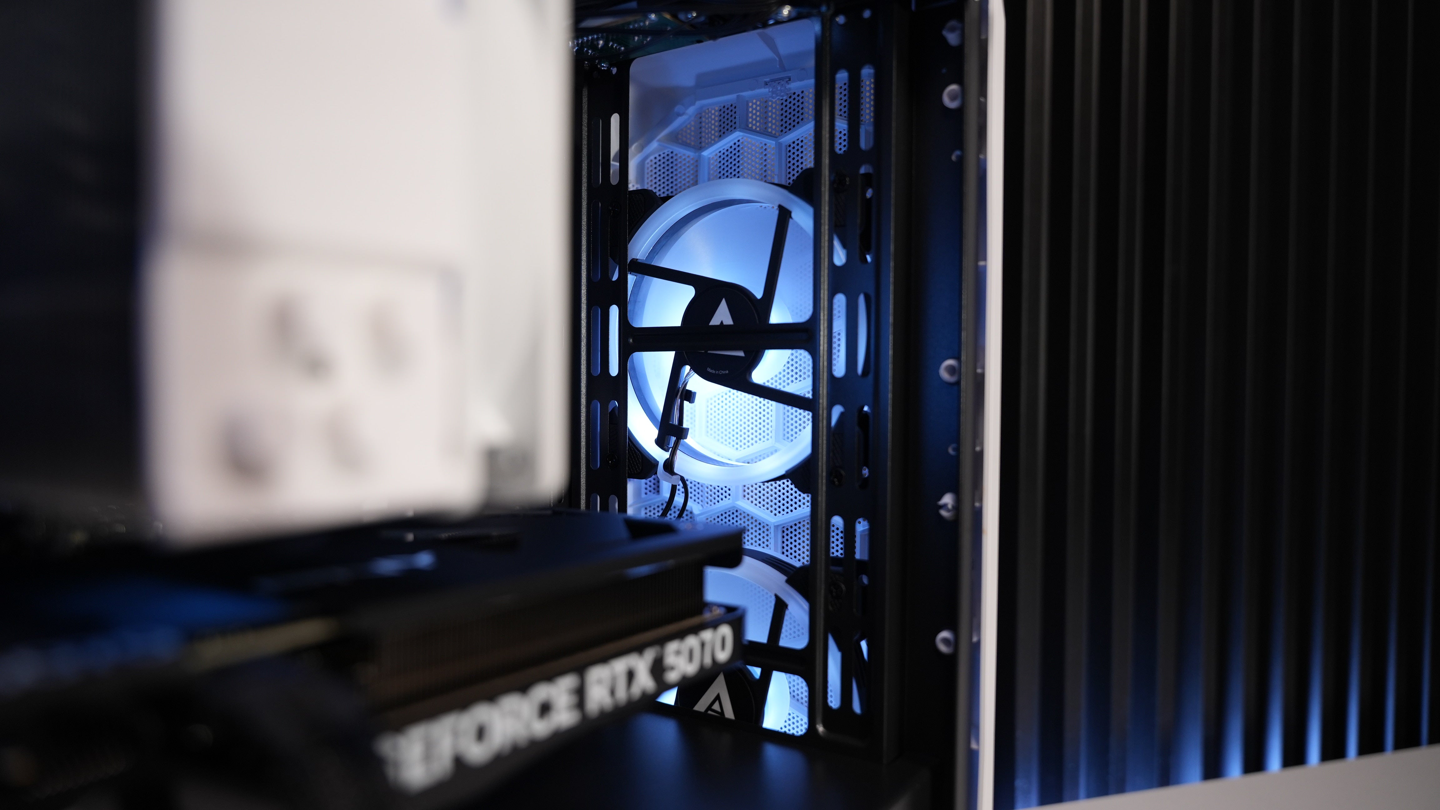 Ryzen 5 7600X + RTX 5070 Gaming/Streaming PC