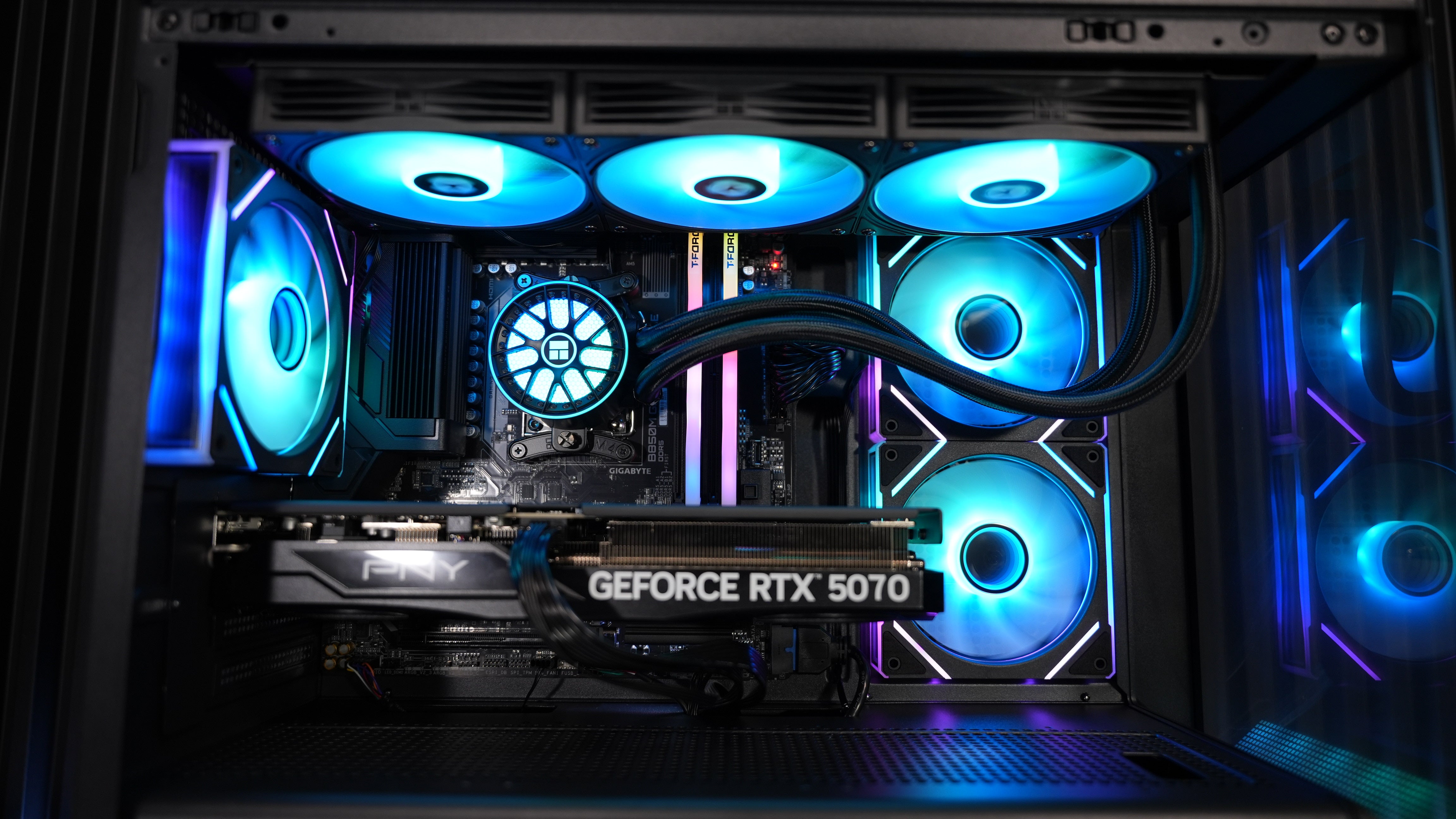 Ryzen 9 9900X + RTX 5070 Gaming/Streaming PC