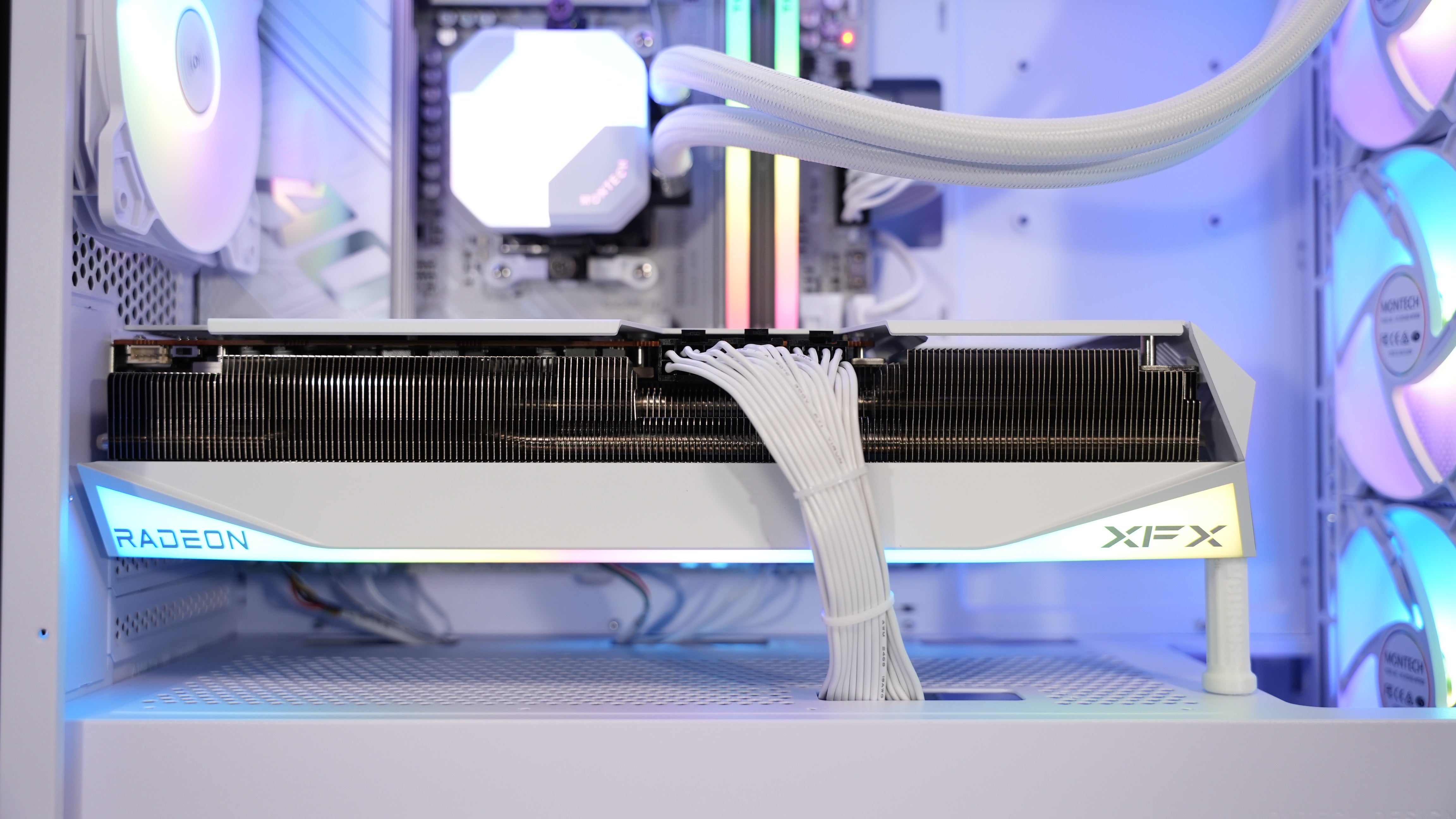 Ryzen 5 9600X + RX 9070XT Gaming/Streaming PC