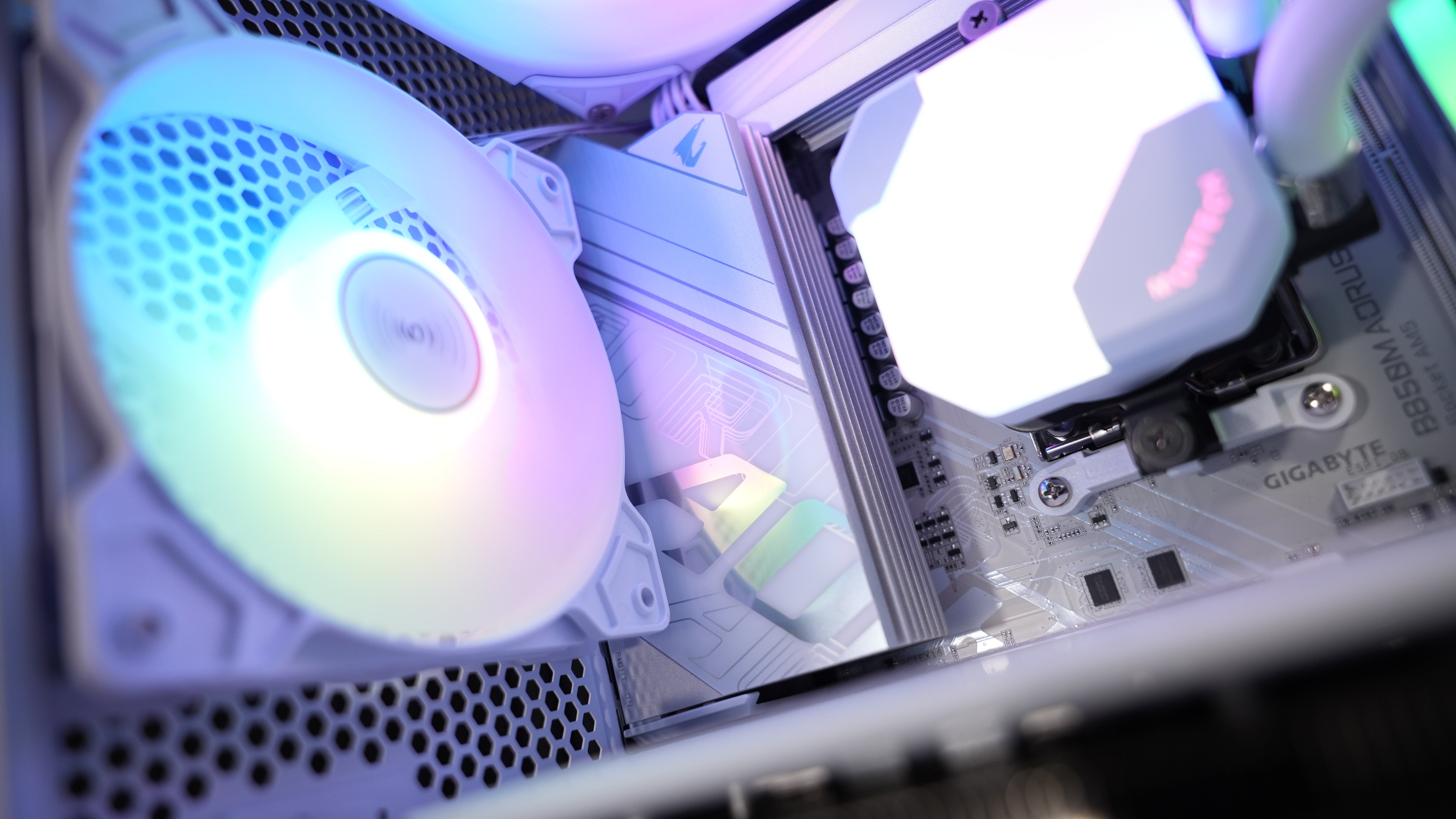 Ryzen 5 9600X + RX 9070XT Gaming/Streaming PC