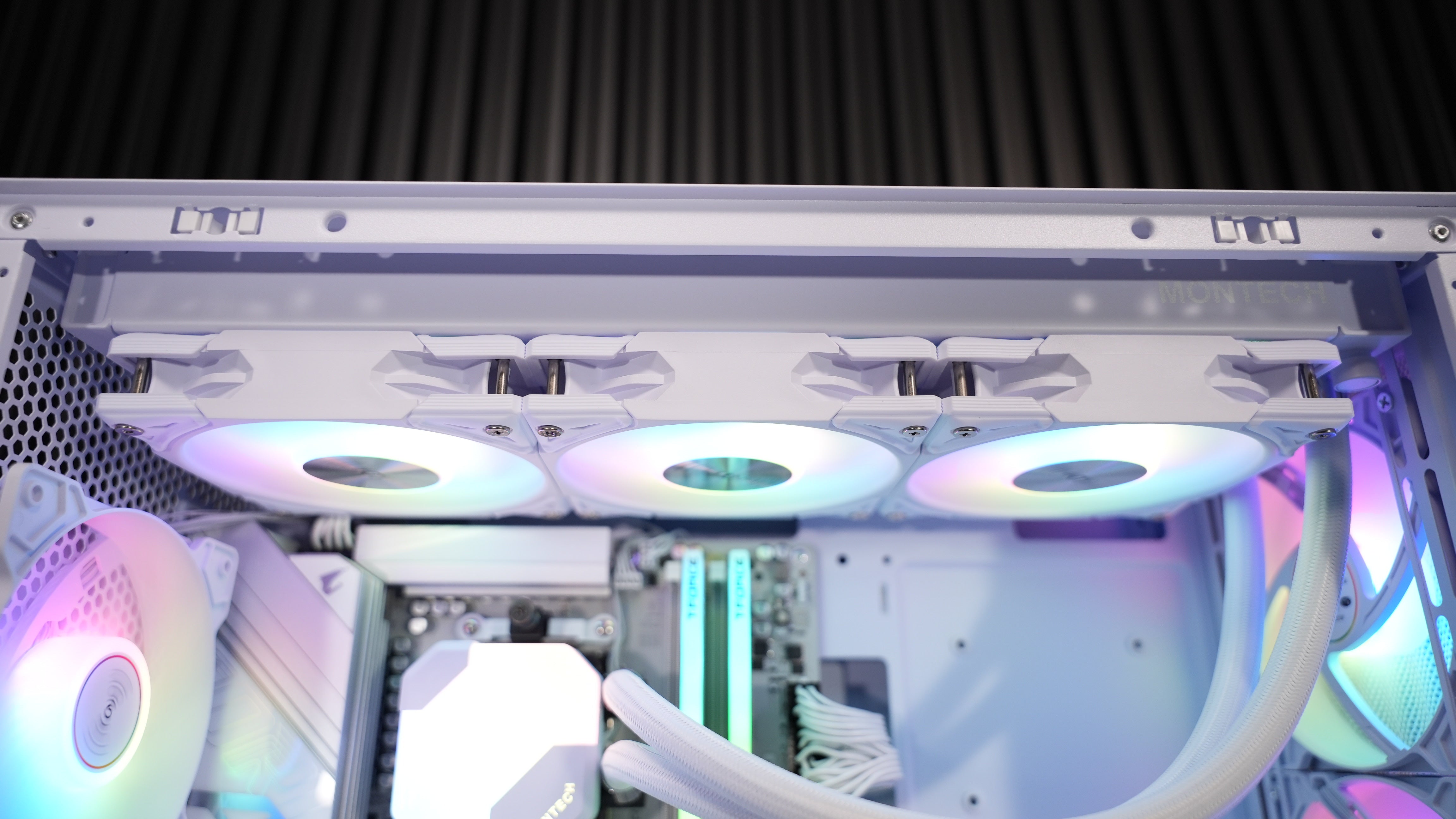 Ryzen 5 9600X + RX 9070XT Gaming/Streaming PC