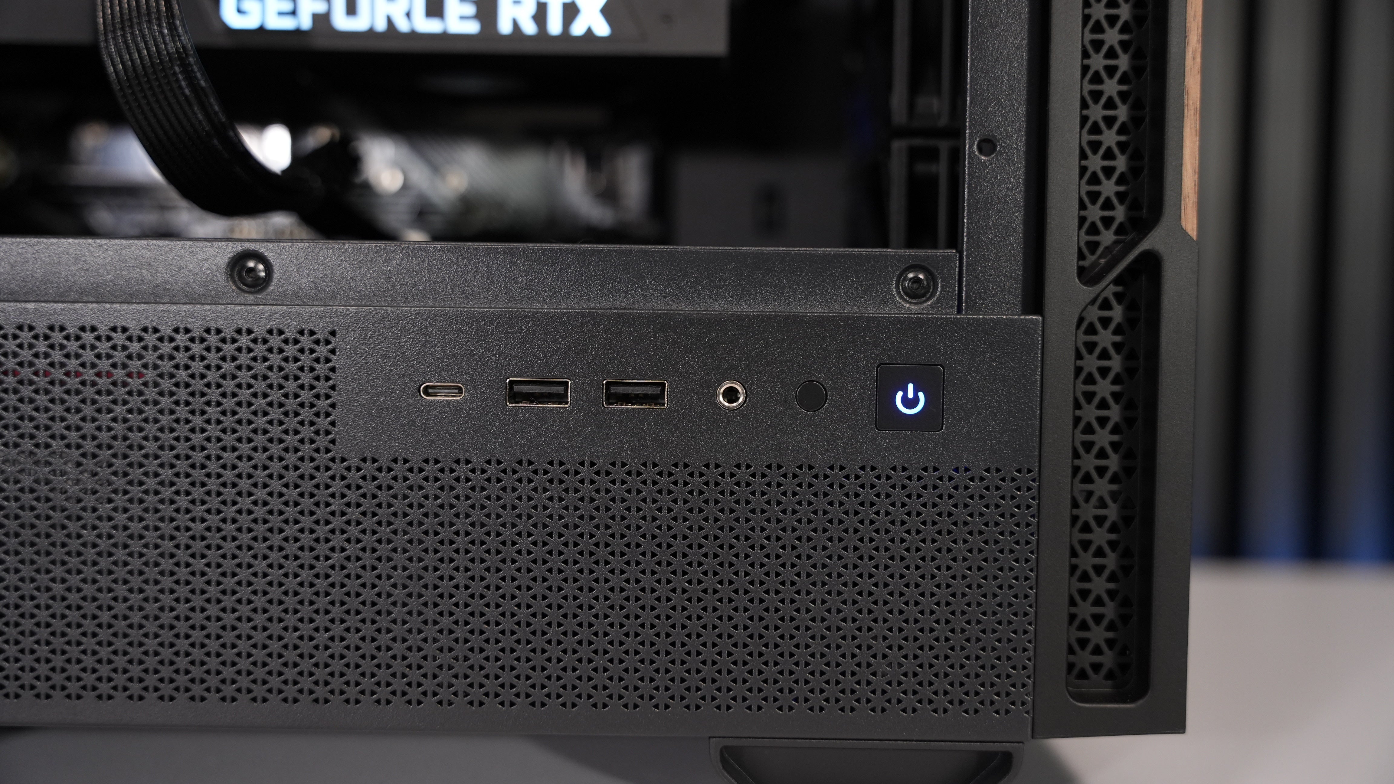 Ryzen 5 7600X + RTX 3070 Gaming PC