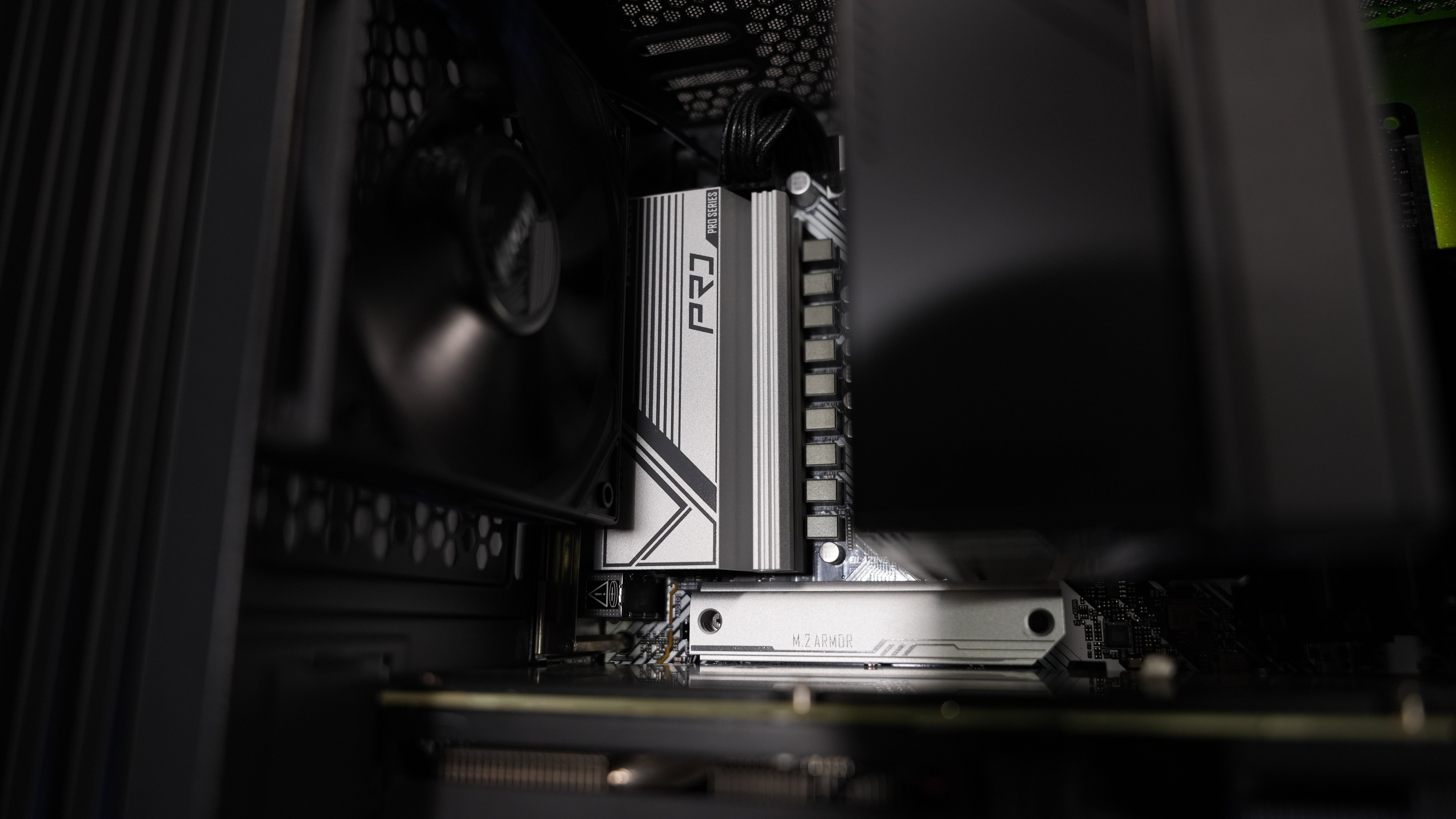 Ryzen 5 7600X + RTX 3070 Gaming PC