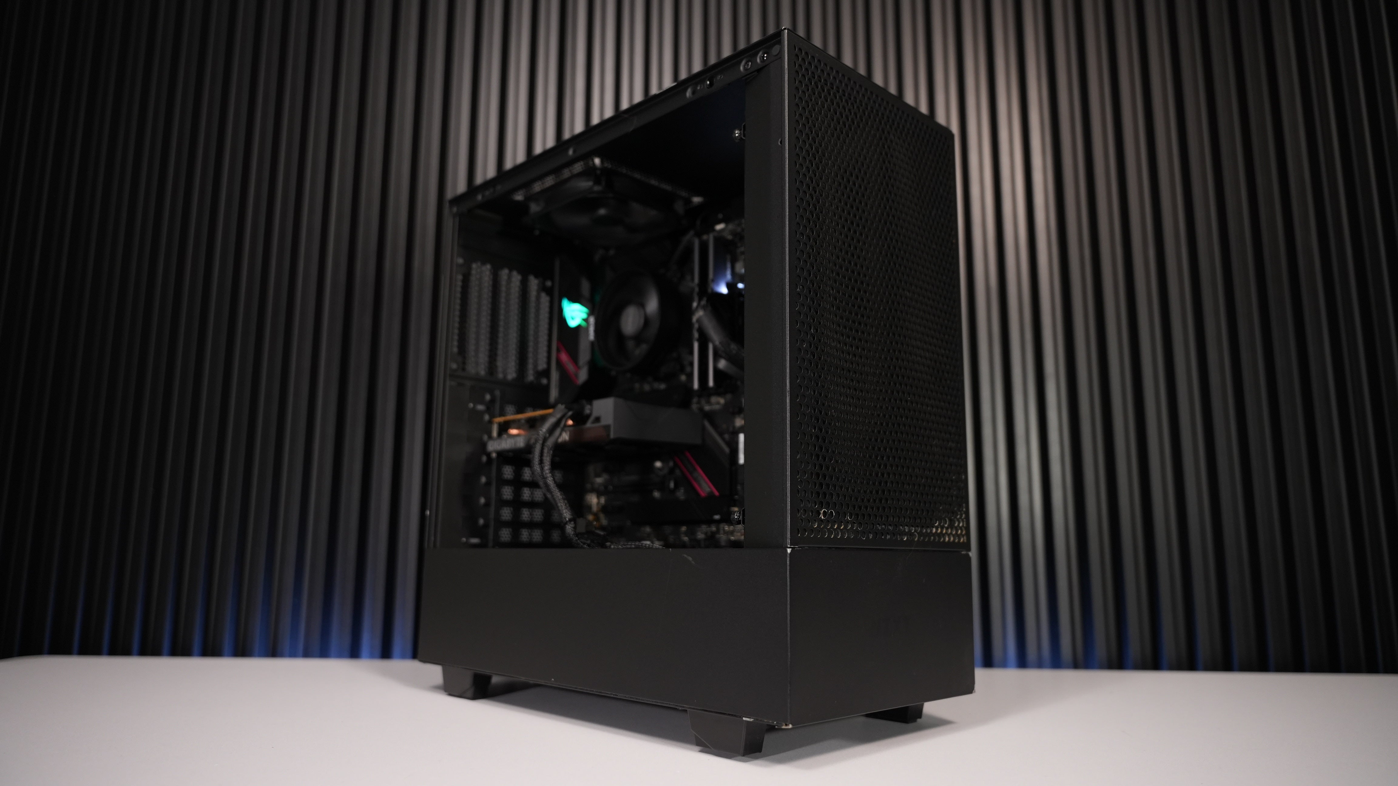 Ryzen 5 4500 + RX 6500XT Budget Gaming PC