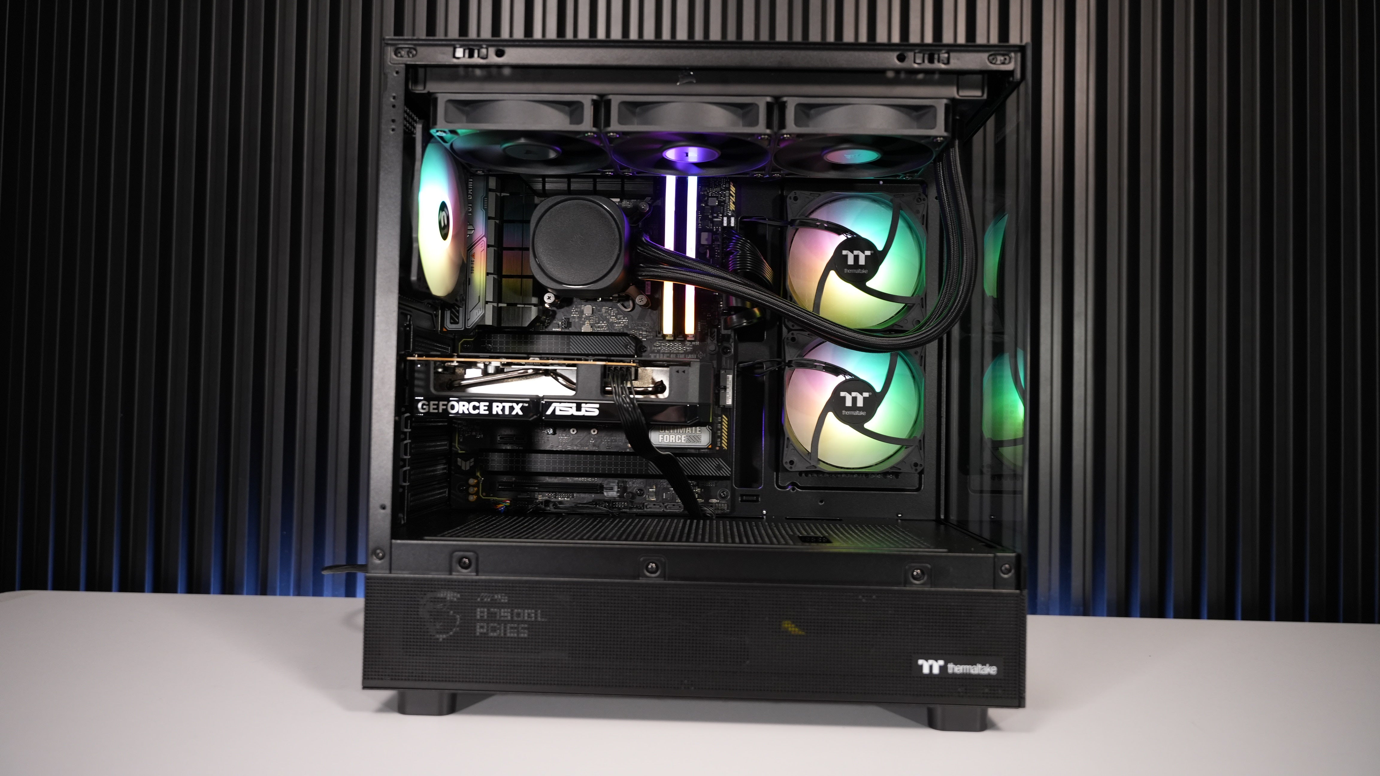 Intel i7 13700K + RTX 5060 Gaming PC