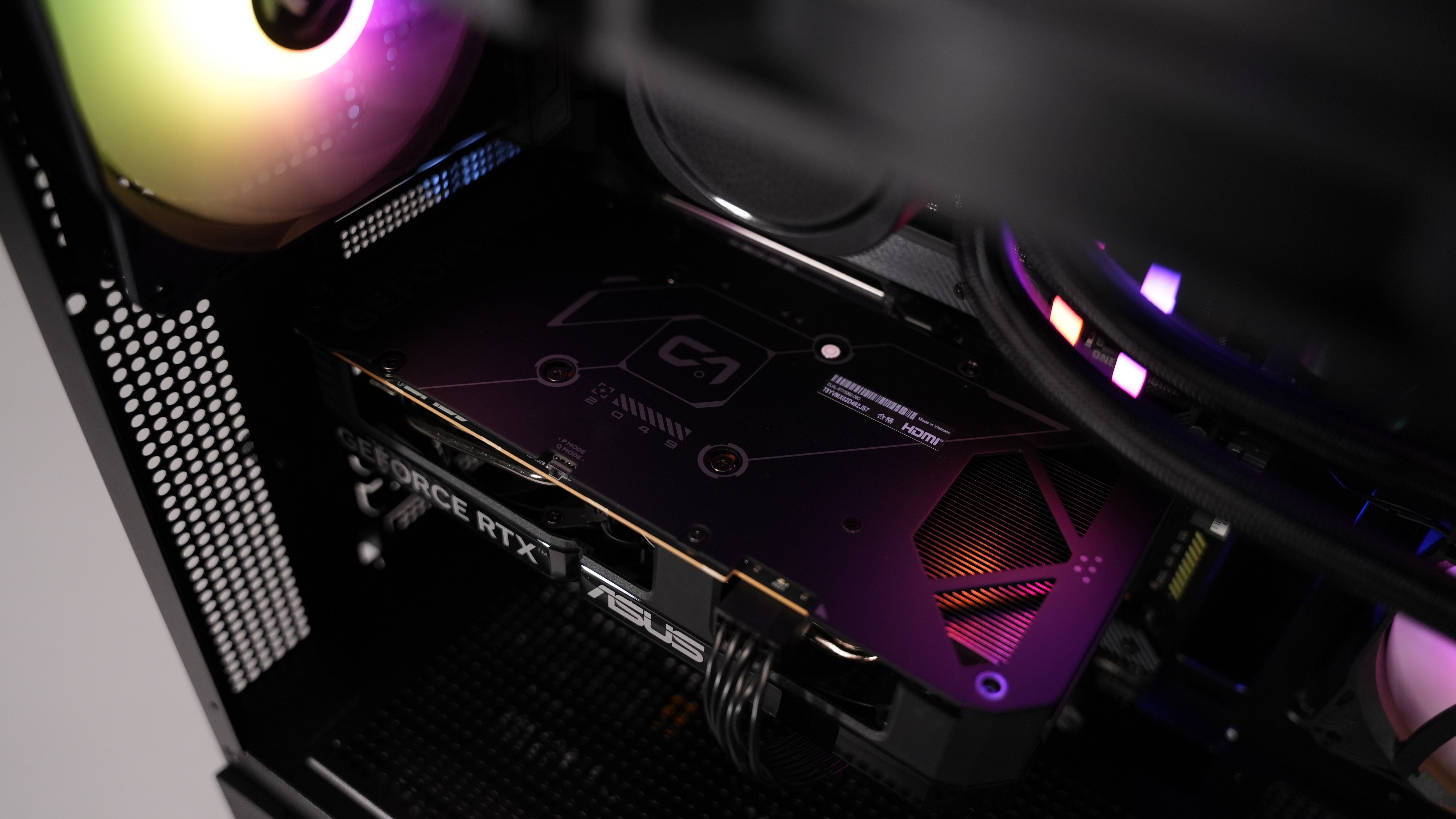 Intel i7 13700K + RTX 5060 Gaming PC