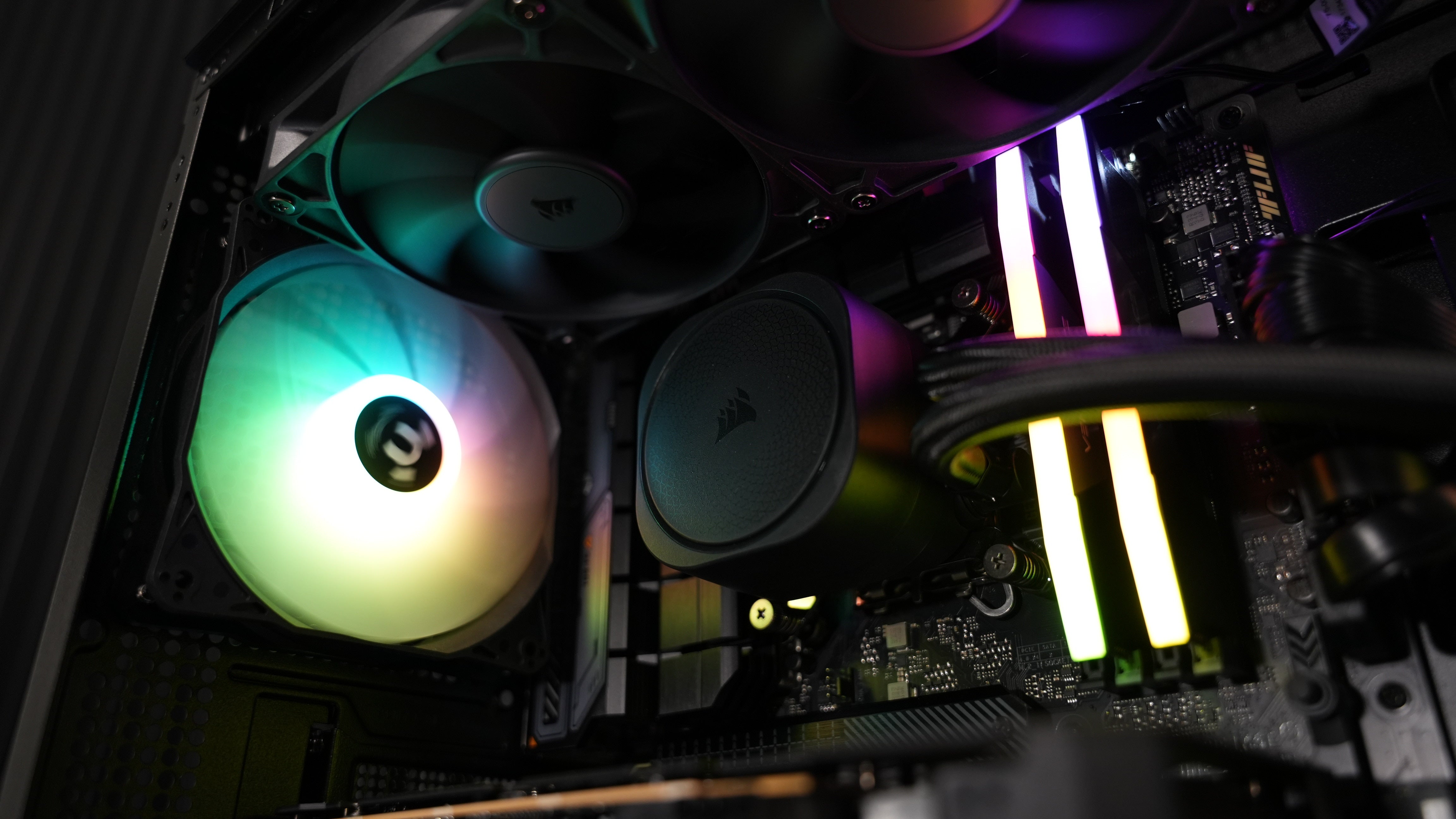 Intel i7 13700K + RTX 5060 Gaming PC