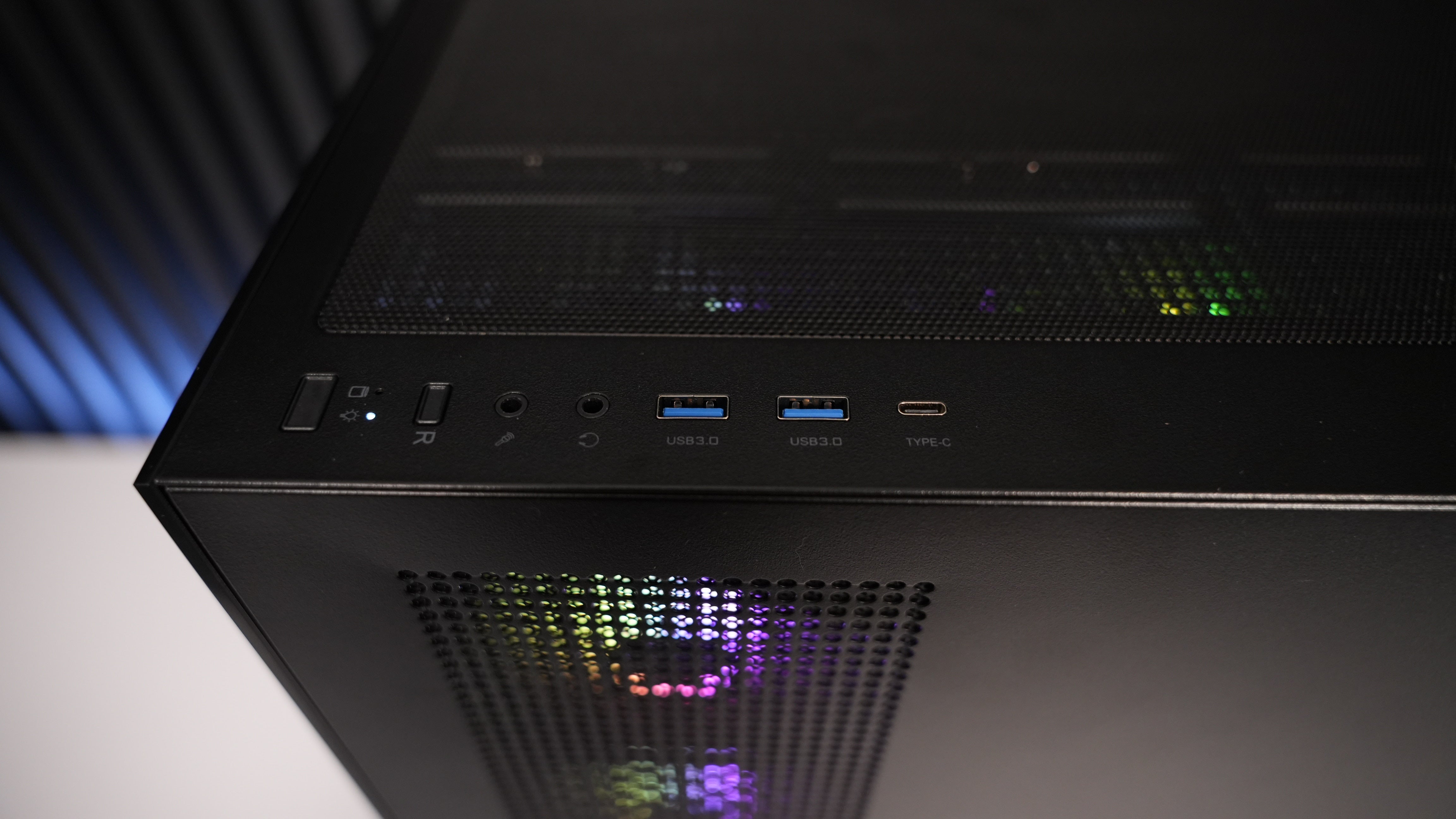 Intel i7 13700K + RTX 5060 Gaming PC