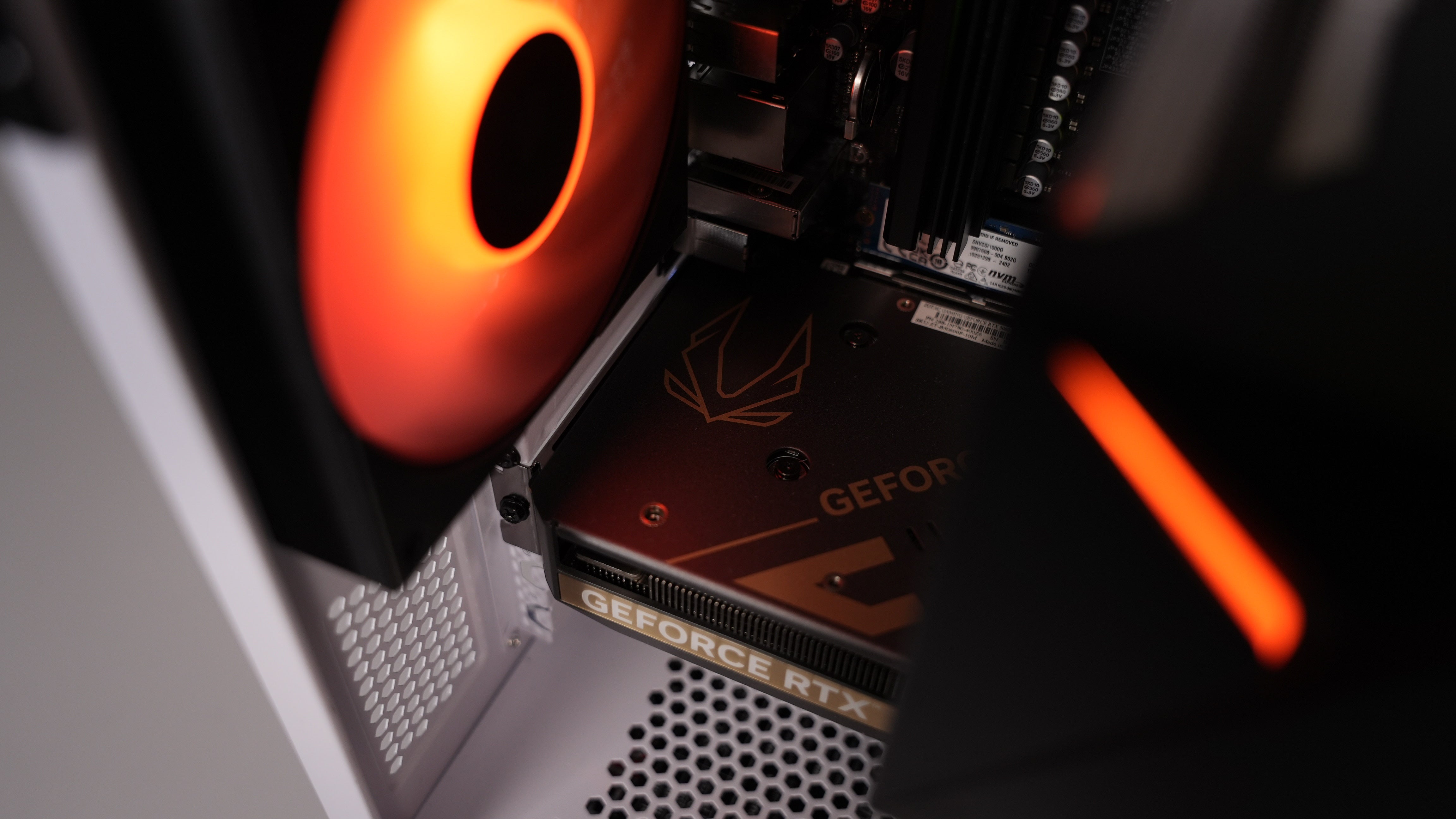 Ryzen 5 7600 + RTX 5060 Gaming PC