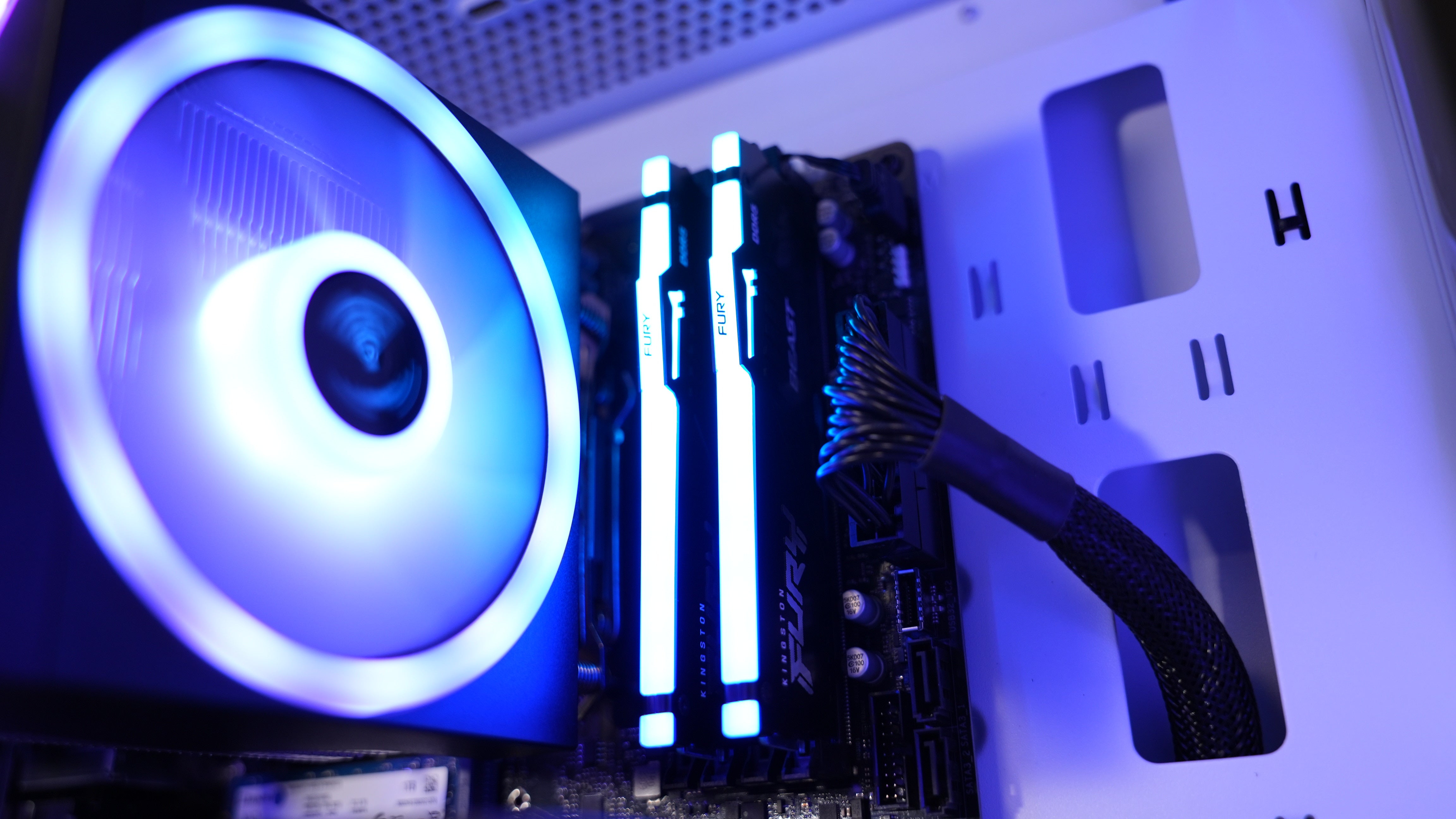 Ryzen 5 7600 + RTX 5060 Gaming PC