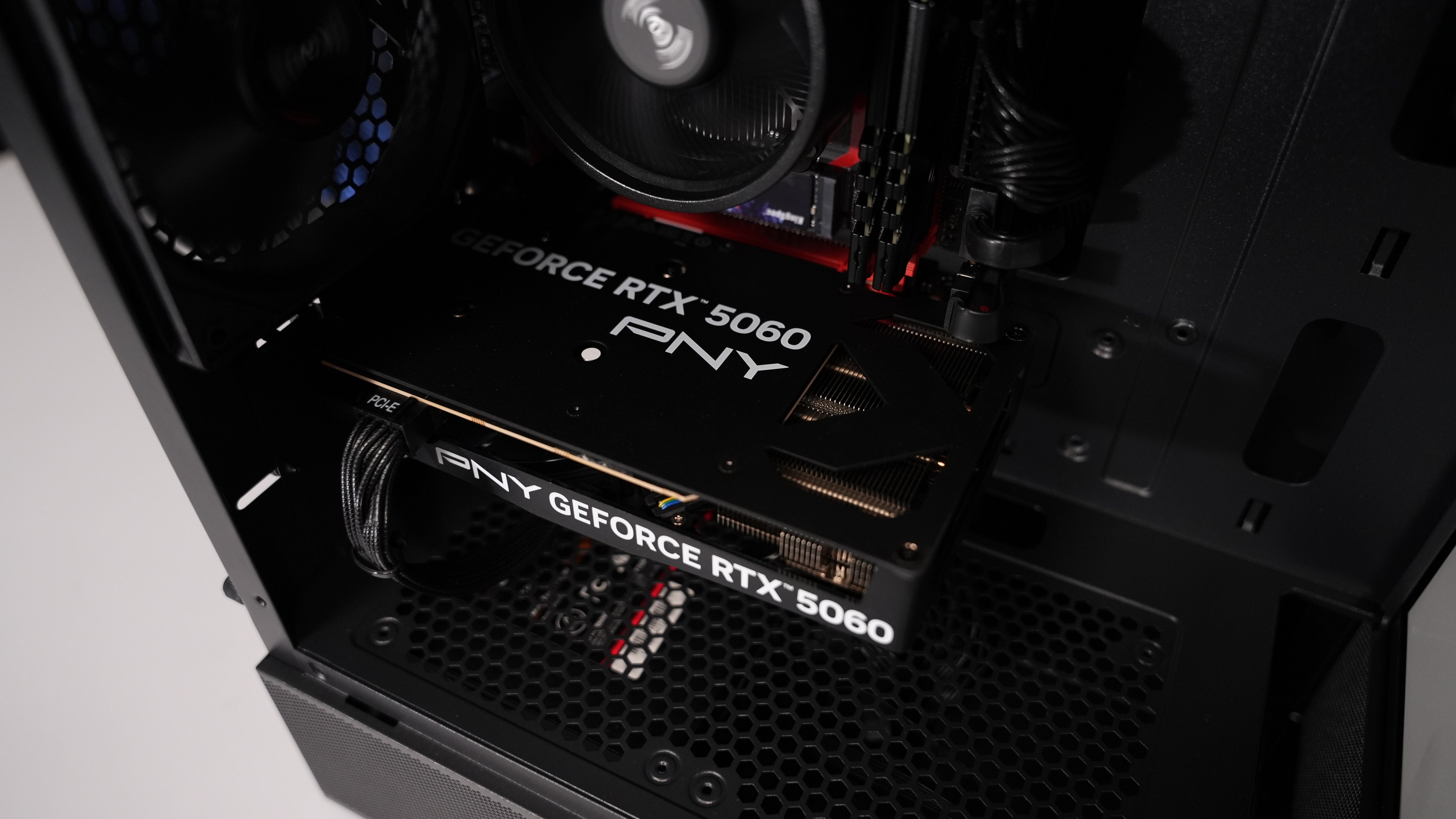 Ryzen 5 3600 + RTX 5060 Gaming PC