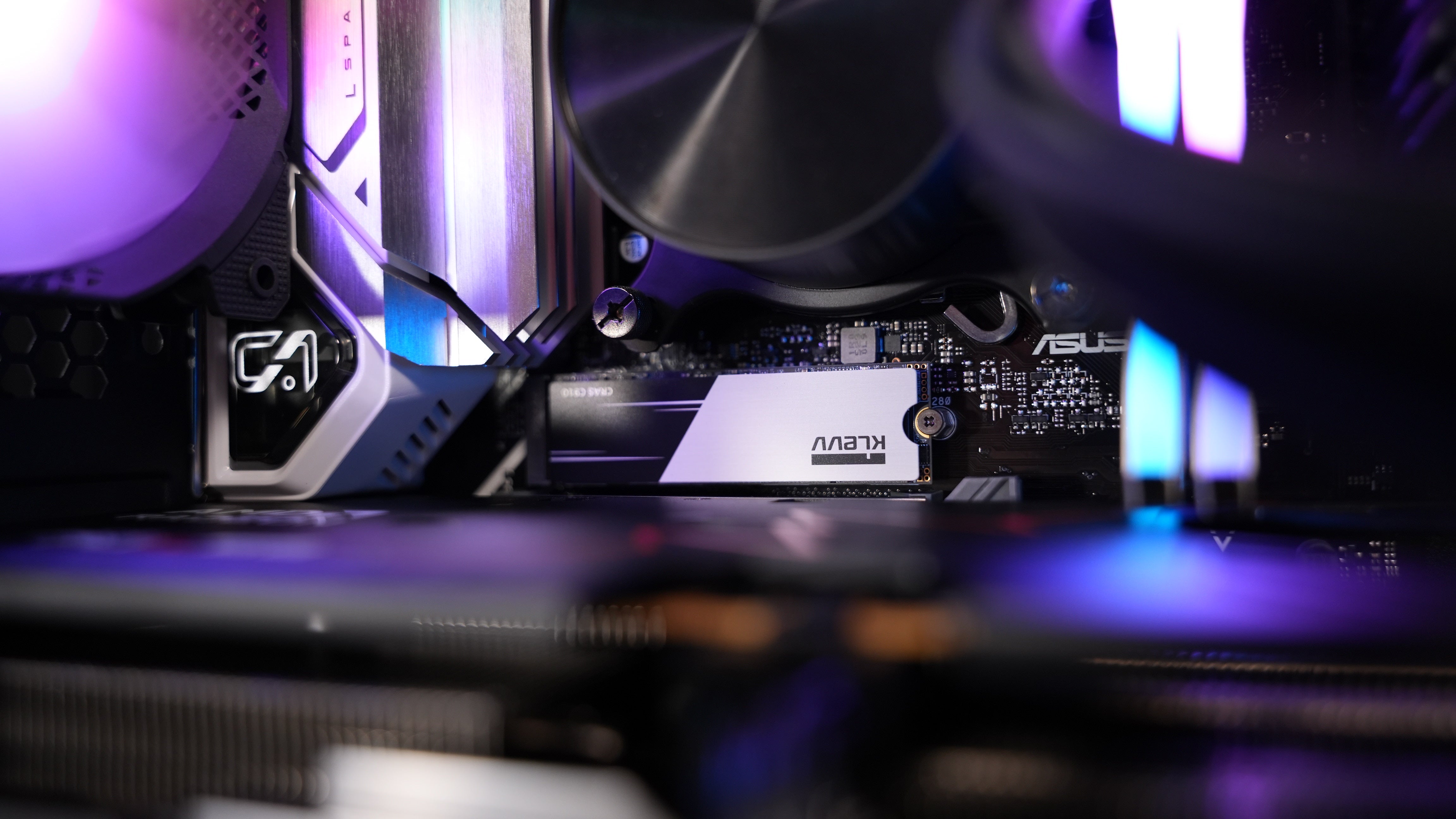 Intel i7 14700KF + RX 9060XT 16GB Gaming PC