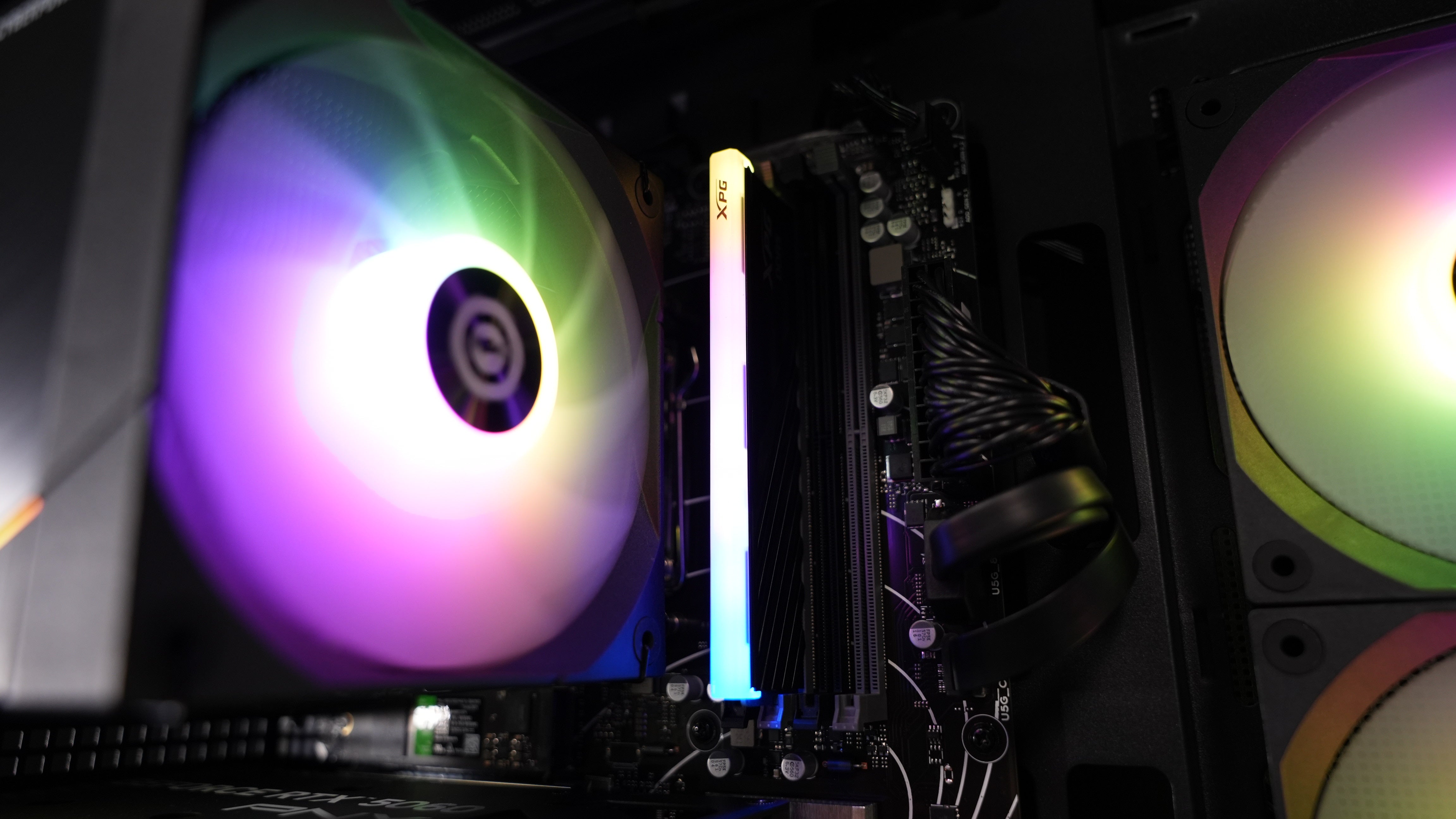 Ryzen 5 8400F + RTX 5060 Gaming PC