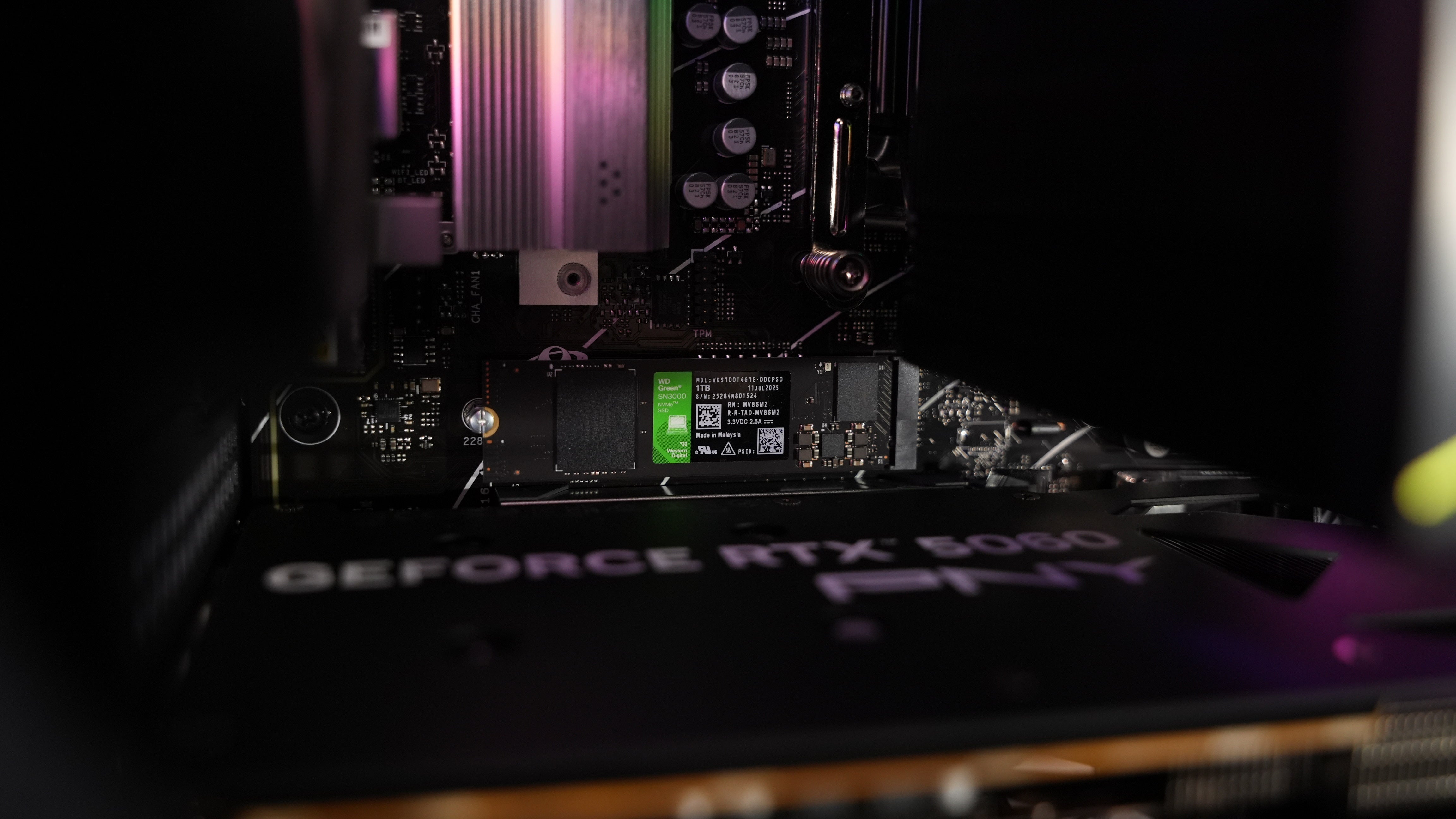 Ryzen 5 8400F + RTX 5060 Gaming PC