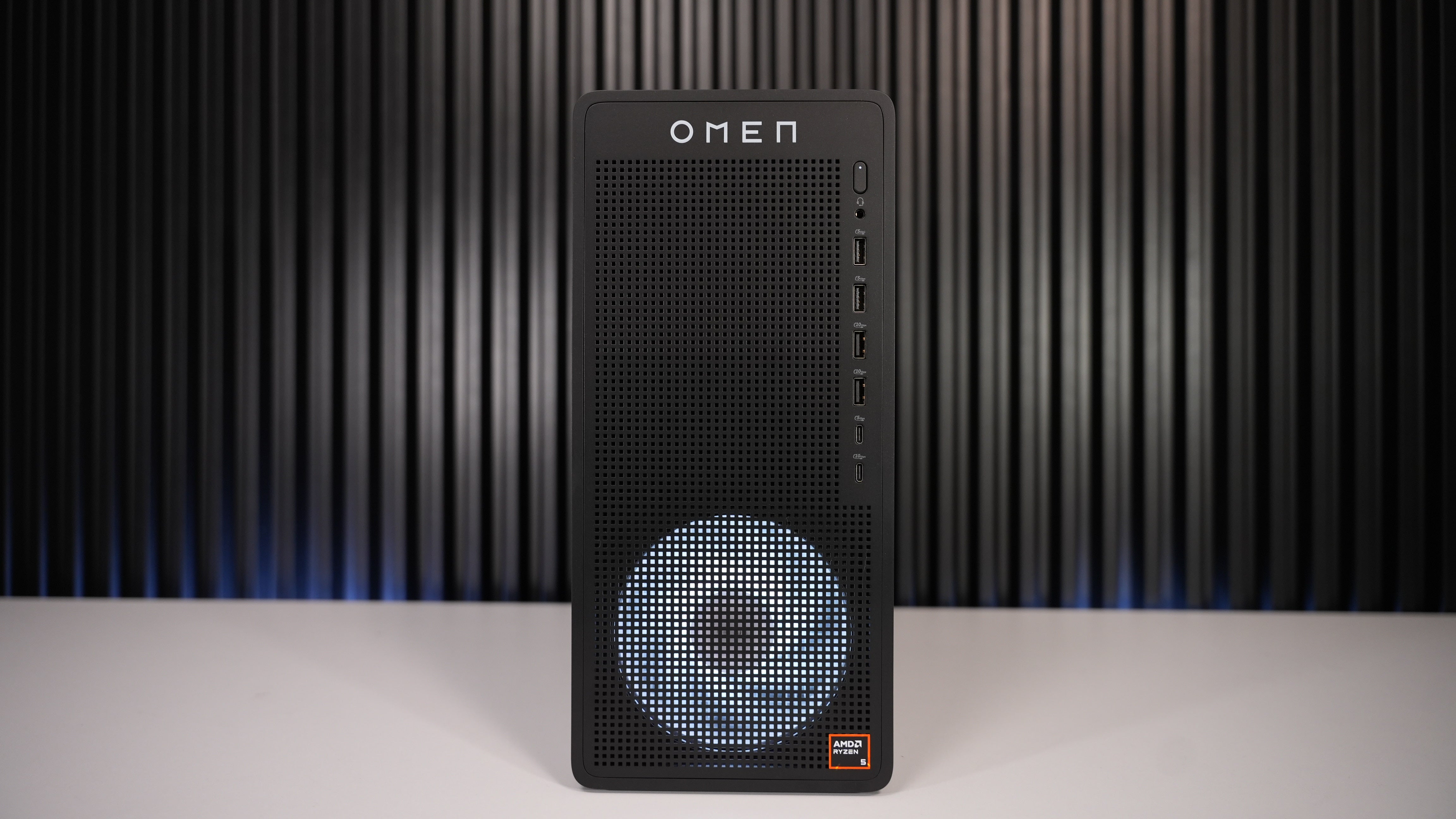 Ryzen 5 8400F + RX 7600 Gaming PC