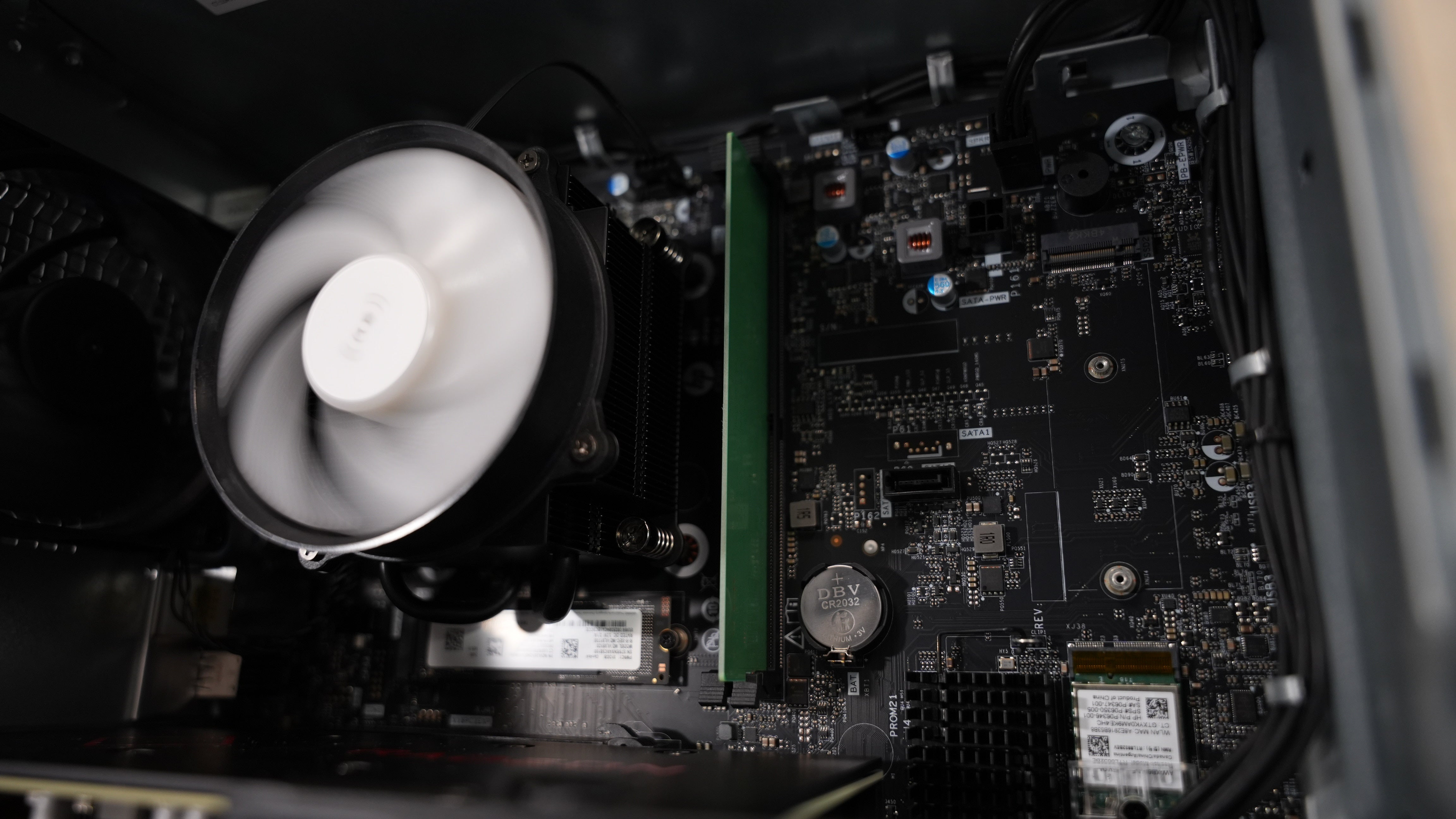 Ryzen 5 8400F + RX 7600 Gaming PC