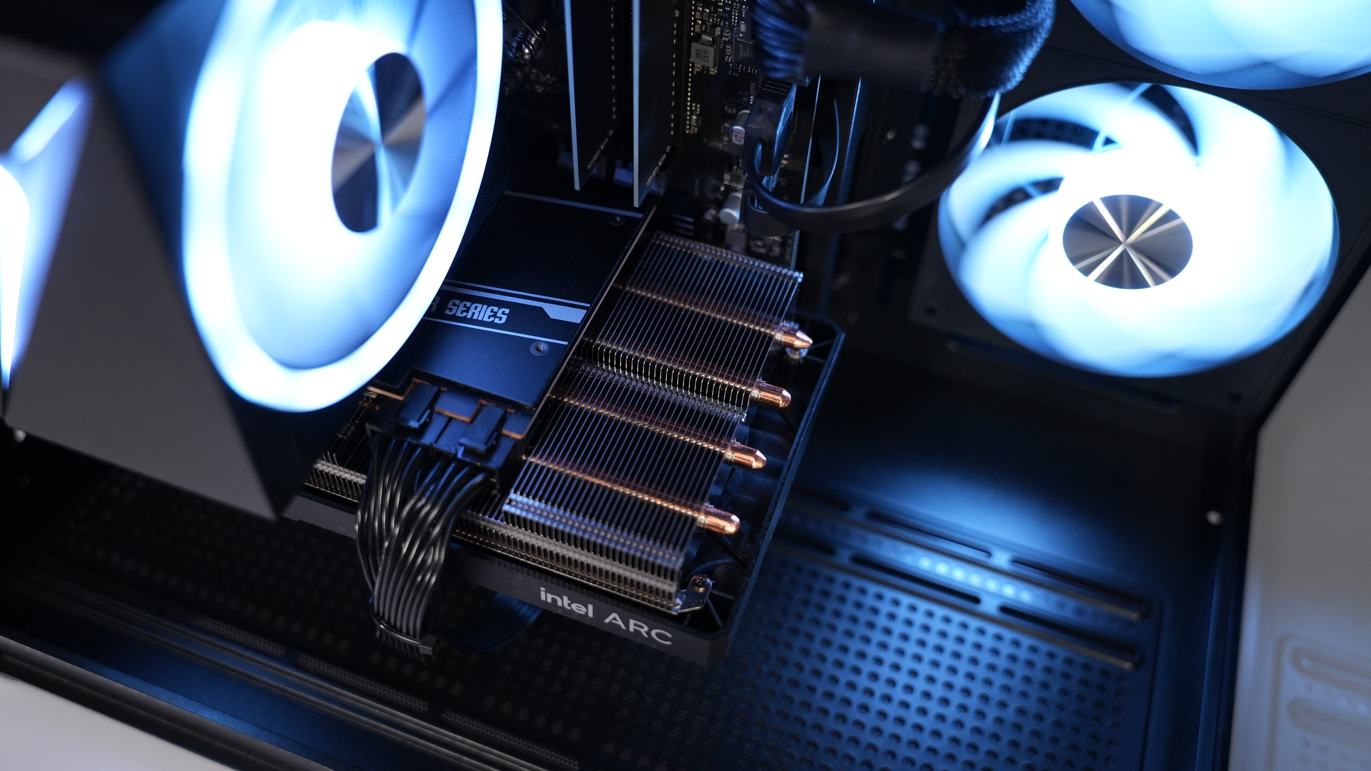 Intel Core 5 120 + Intel Arc A580 Gaming PC