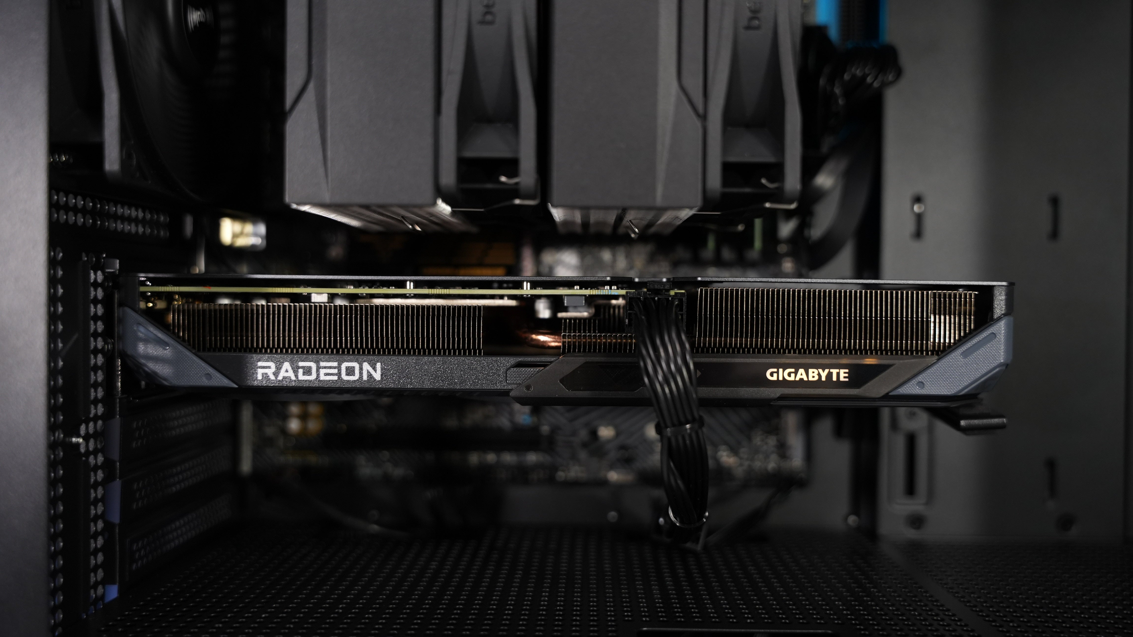 Ryzen 5 8500G + RX 9060XT Gaming PC