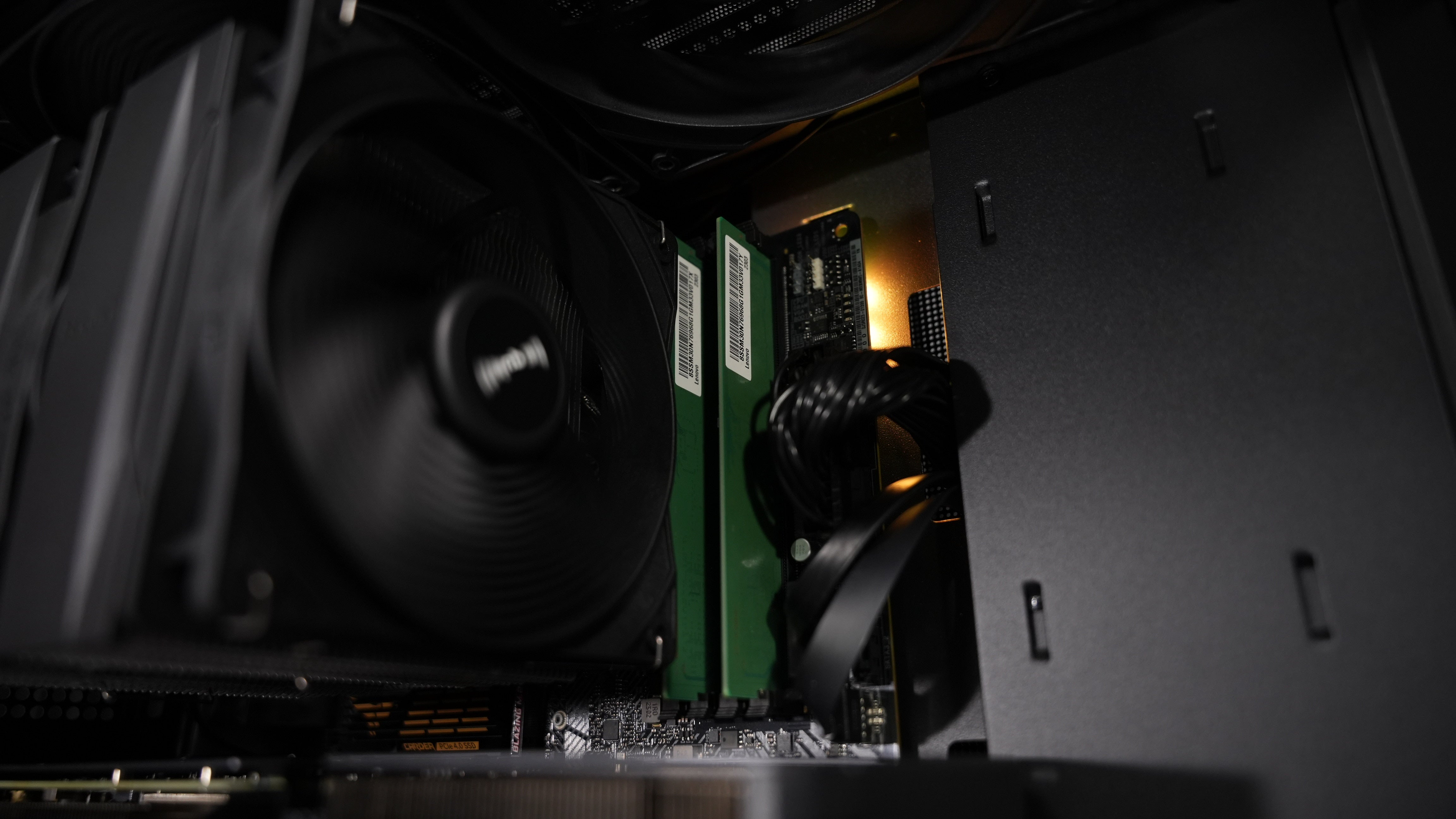 Ryzen 5 8500G + RX 9060XT Gaming PC