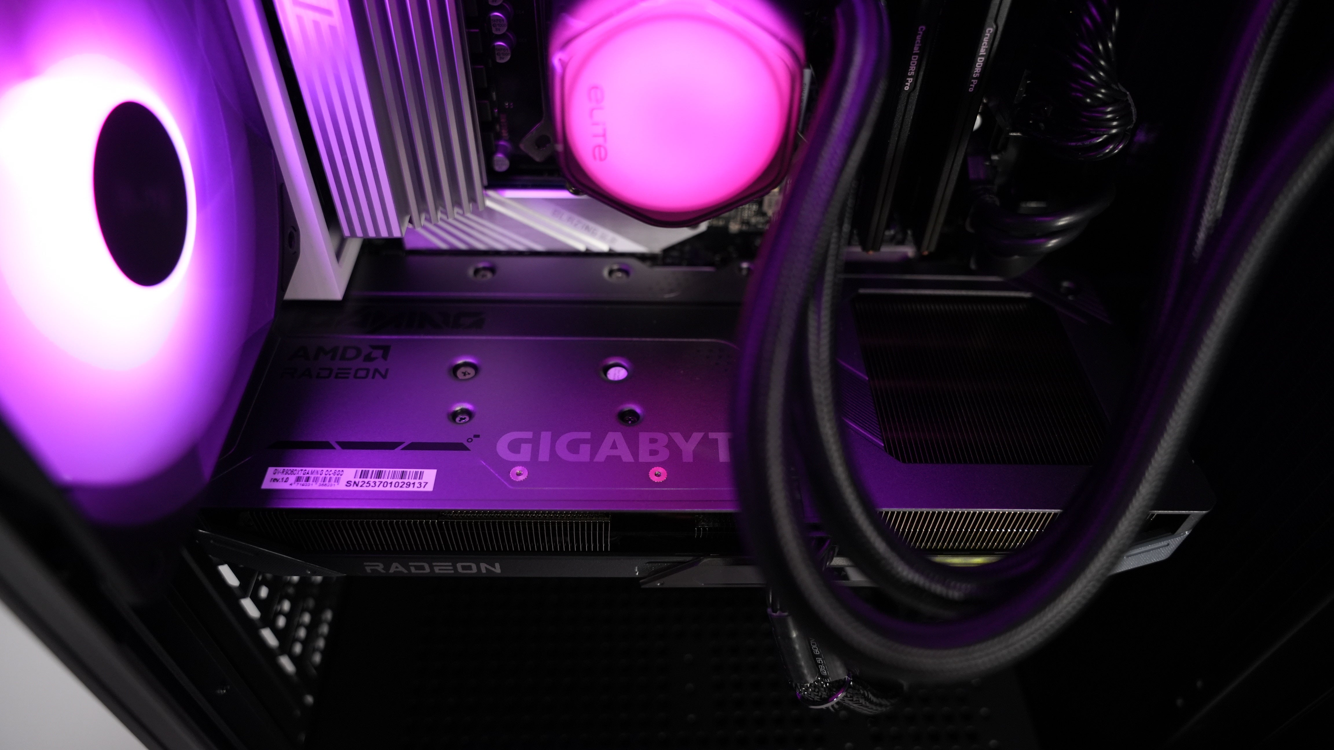 Ryzen 5 8500G + RX 9060 XT Gaming PC