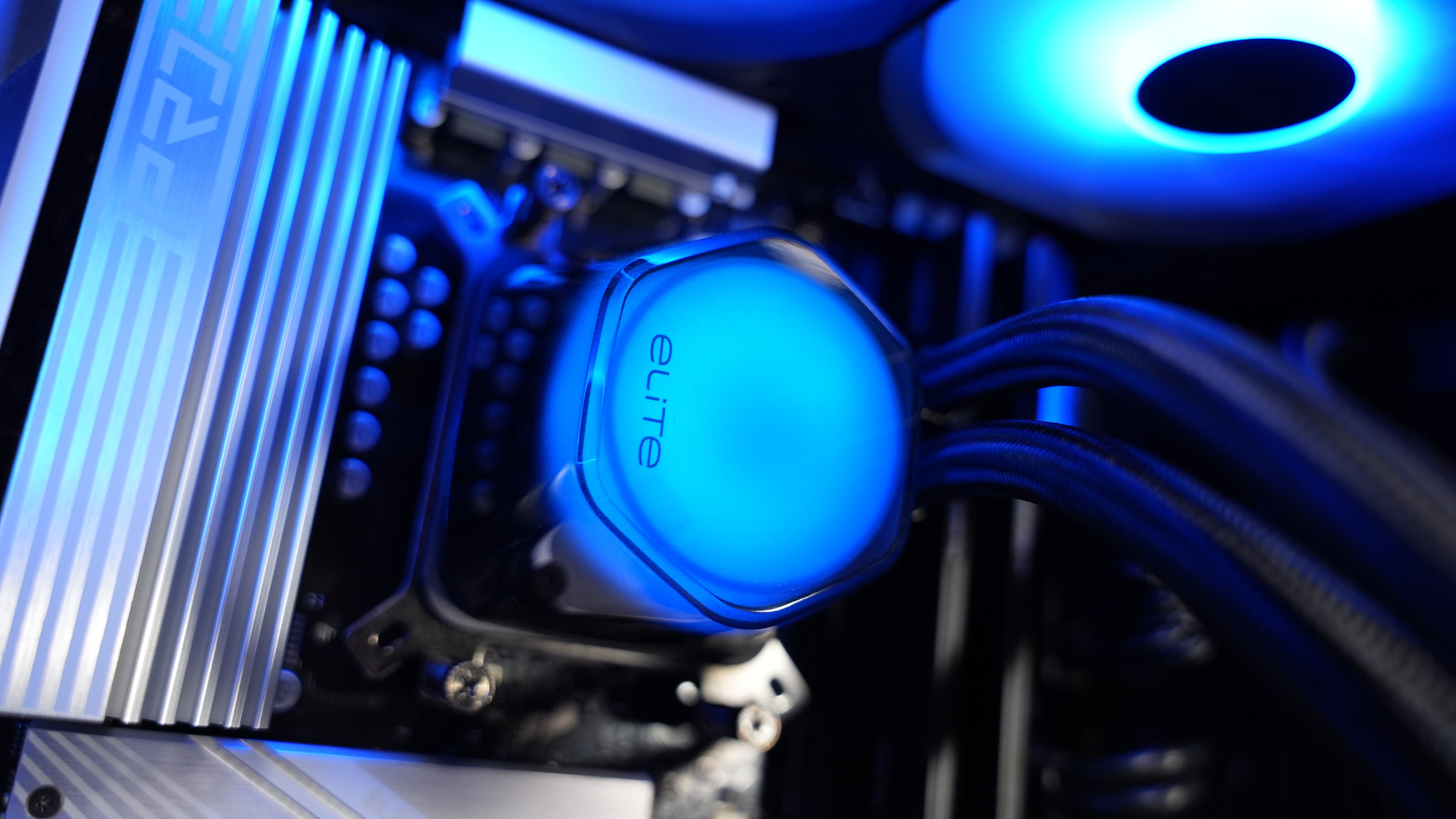 Ryzen 5 8500G + RX 9060 XT Gaming PC