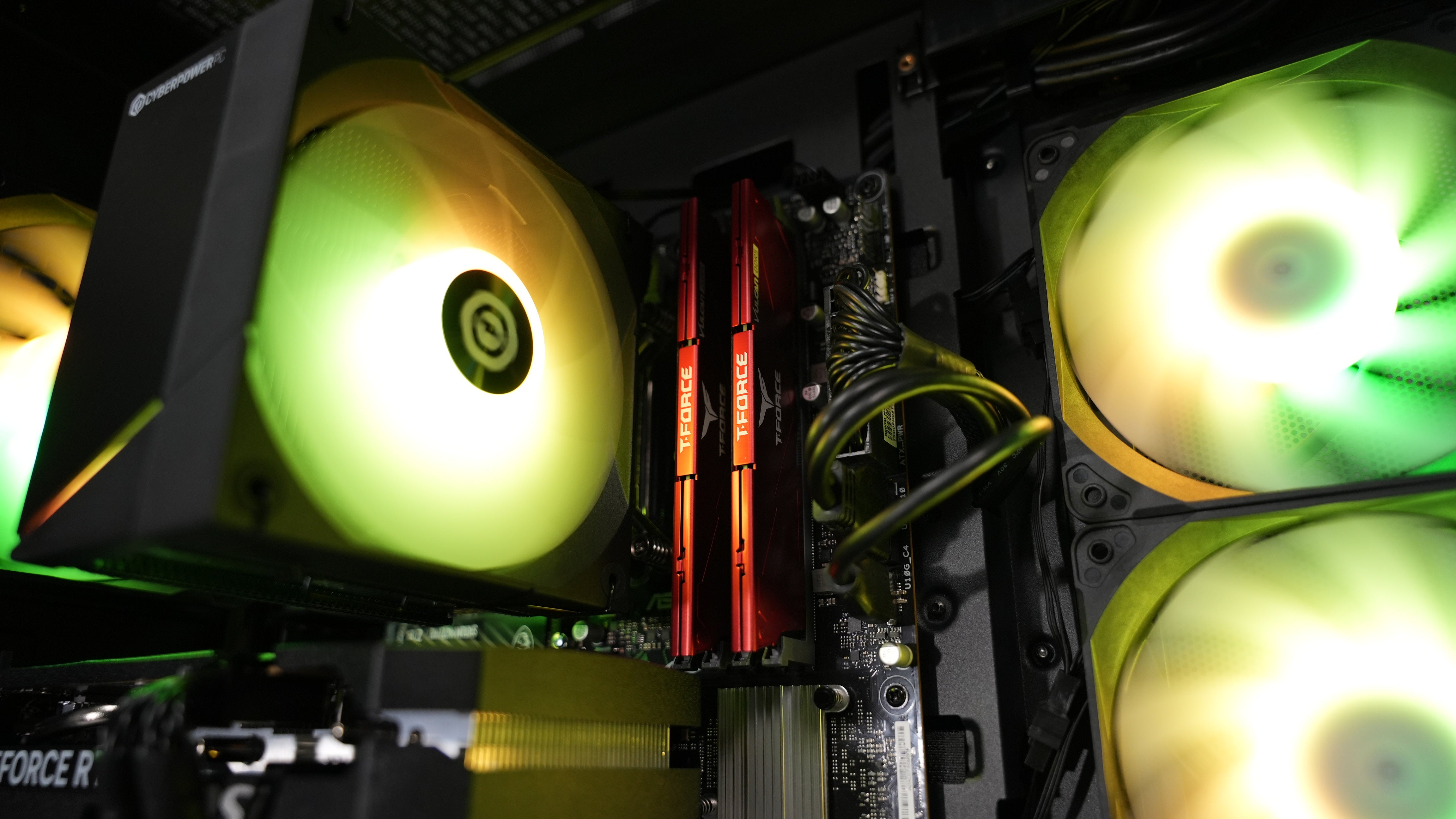 Intel Ultra 5 225F + RTX 5060 Gaming PC