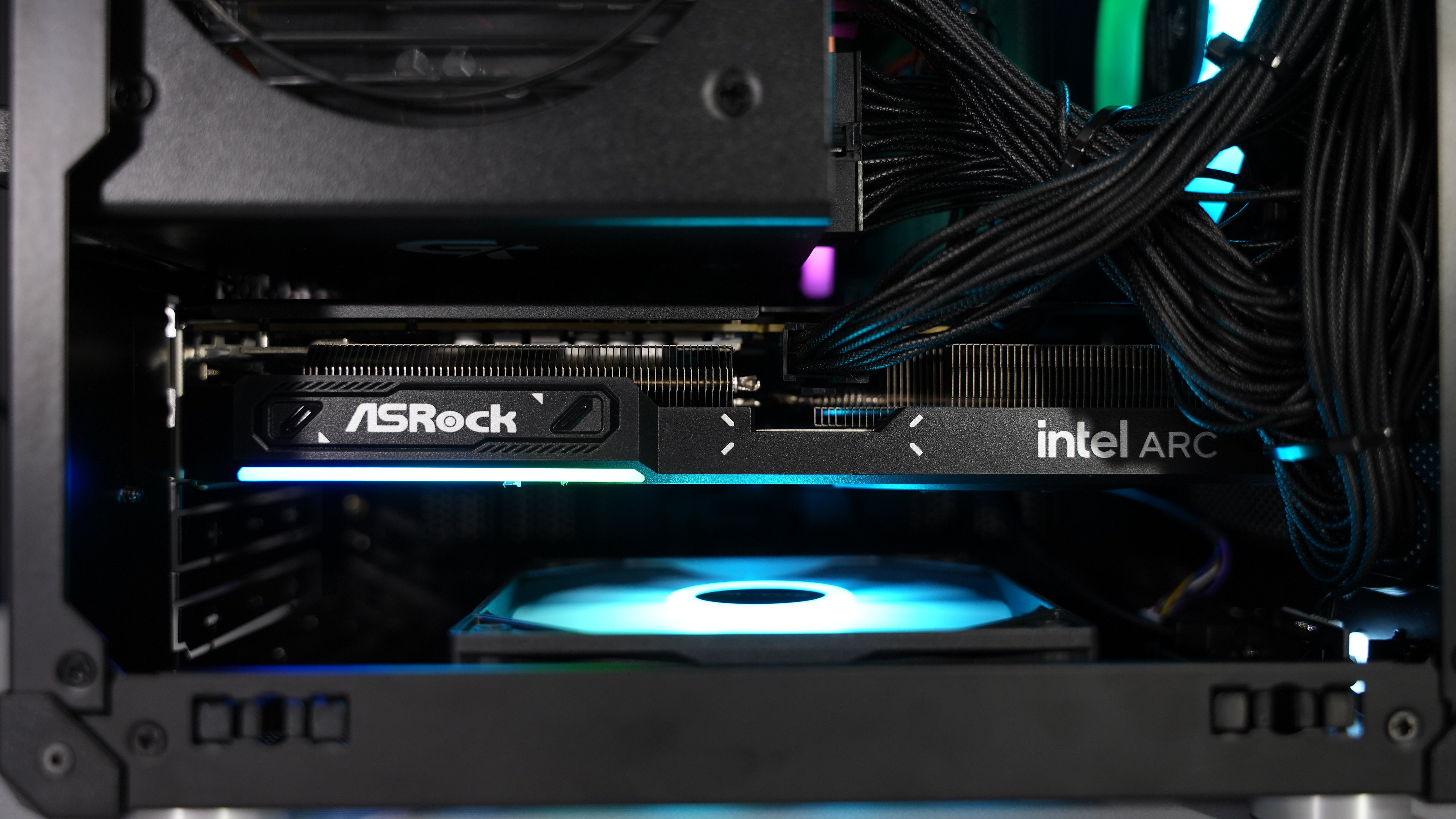 Intel Ultra 5 225F + Intel Arc B580 Gaming PC