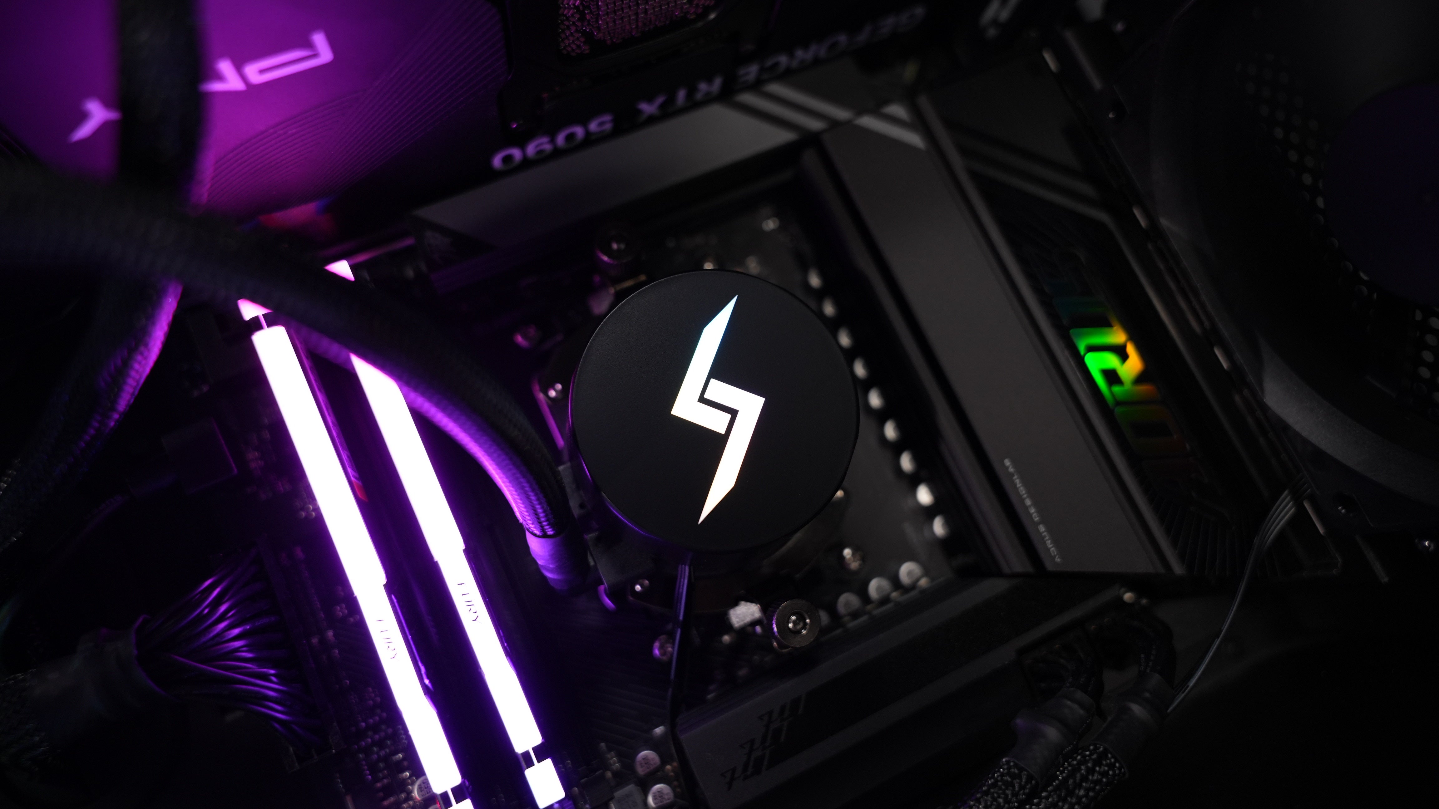 Ryzen 7 9800X3D + RTX 5090 Gaming/Streaming PC