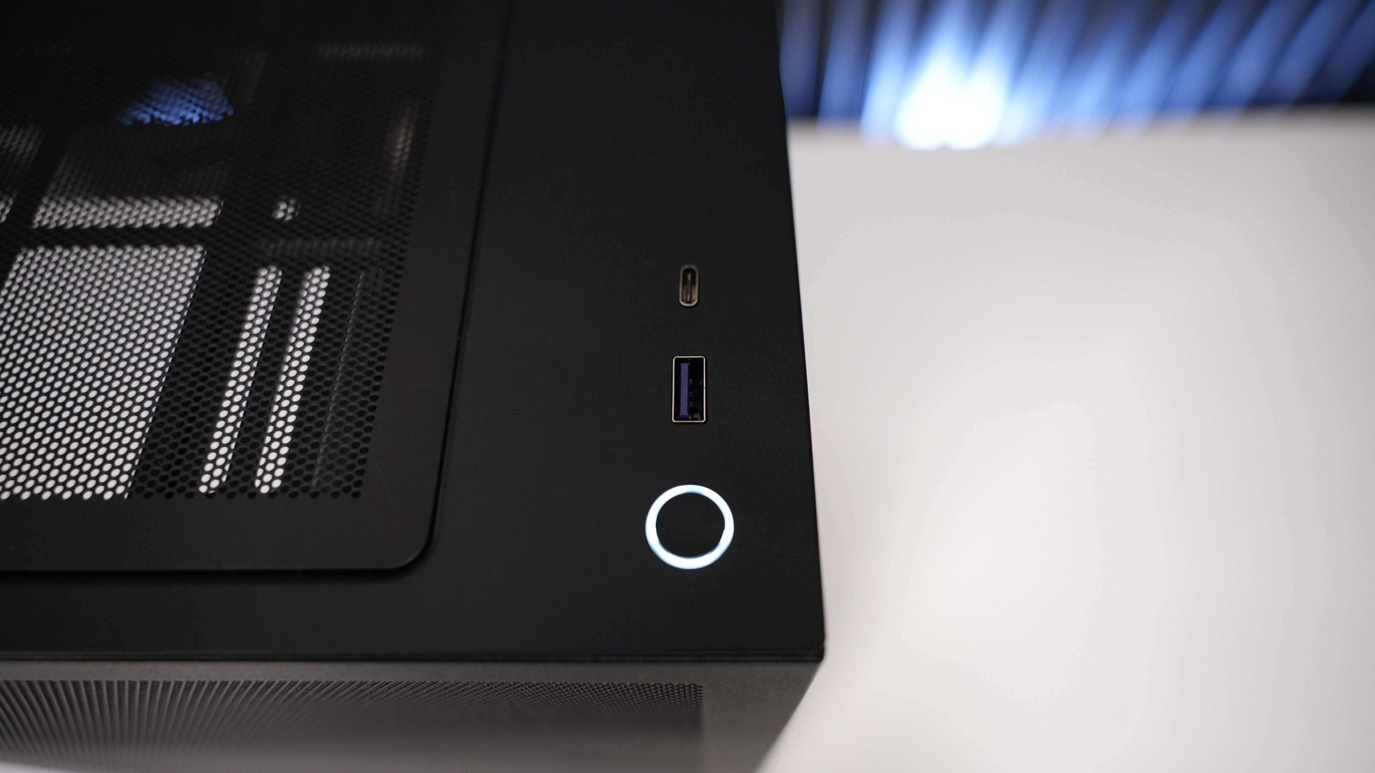 Intel i5 12600KF + RX 9060XT Gaming PC