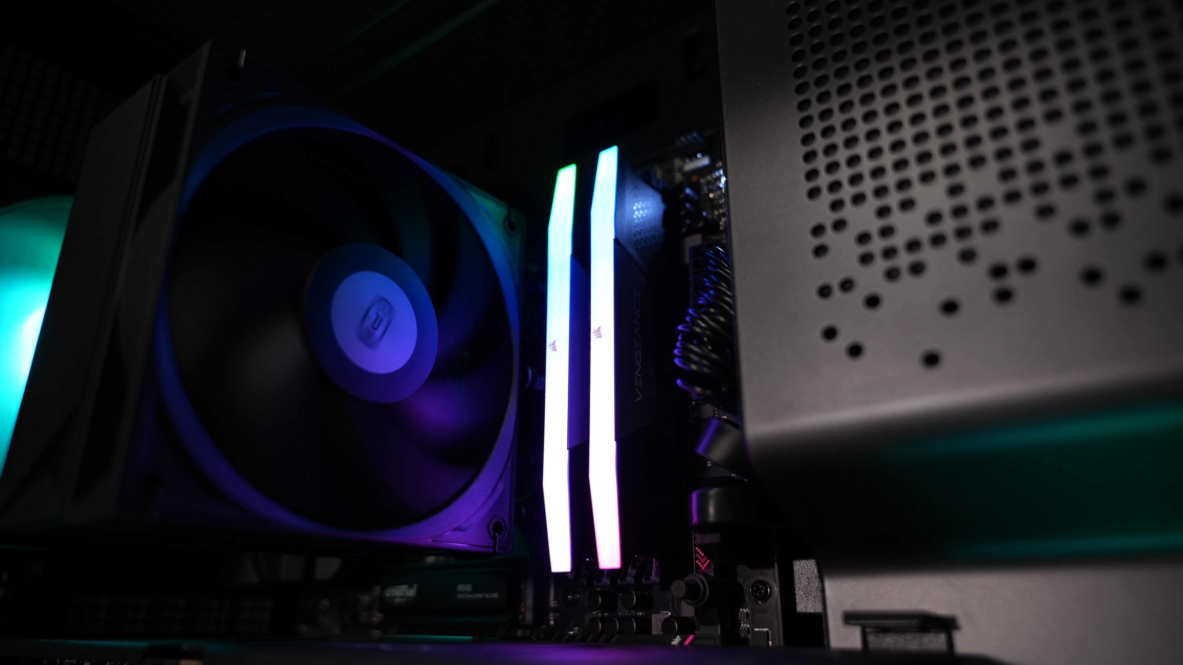 Ryzen 7 7800X3D + RTX 5070 Gaming/Streaming PC