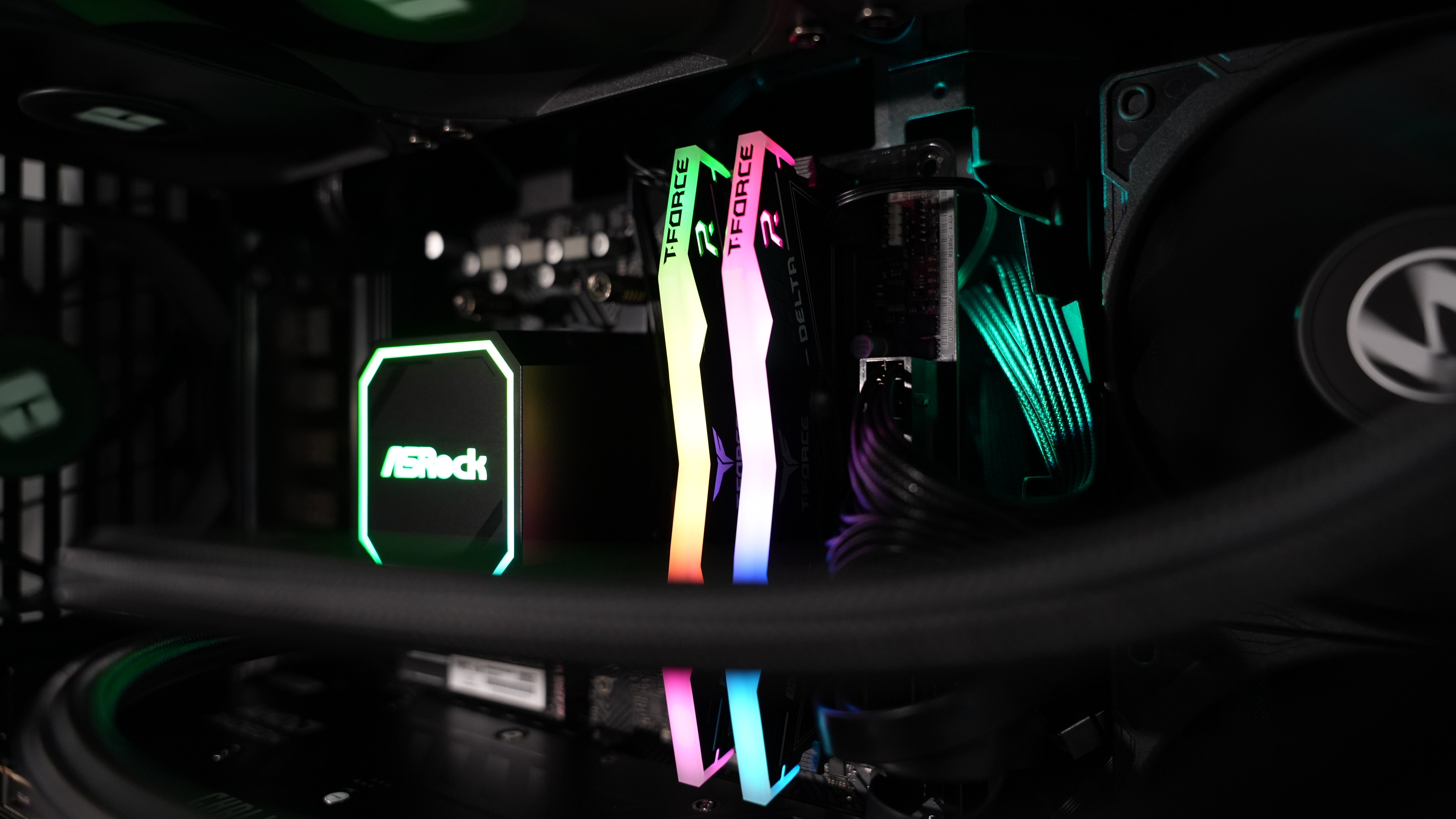 Ryzen 7 7700X + RX 9070 Gaming/Streaming PC