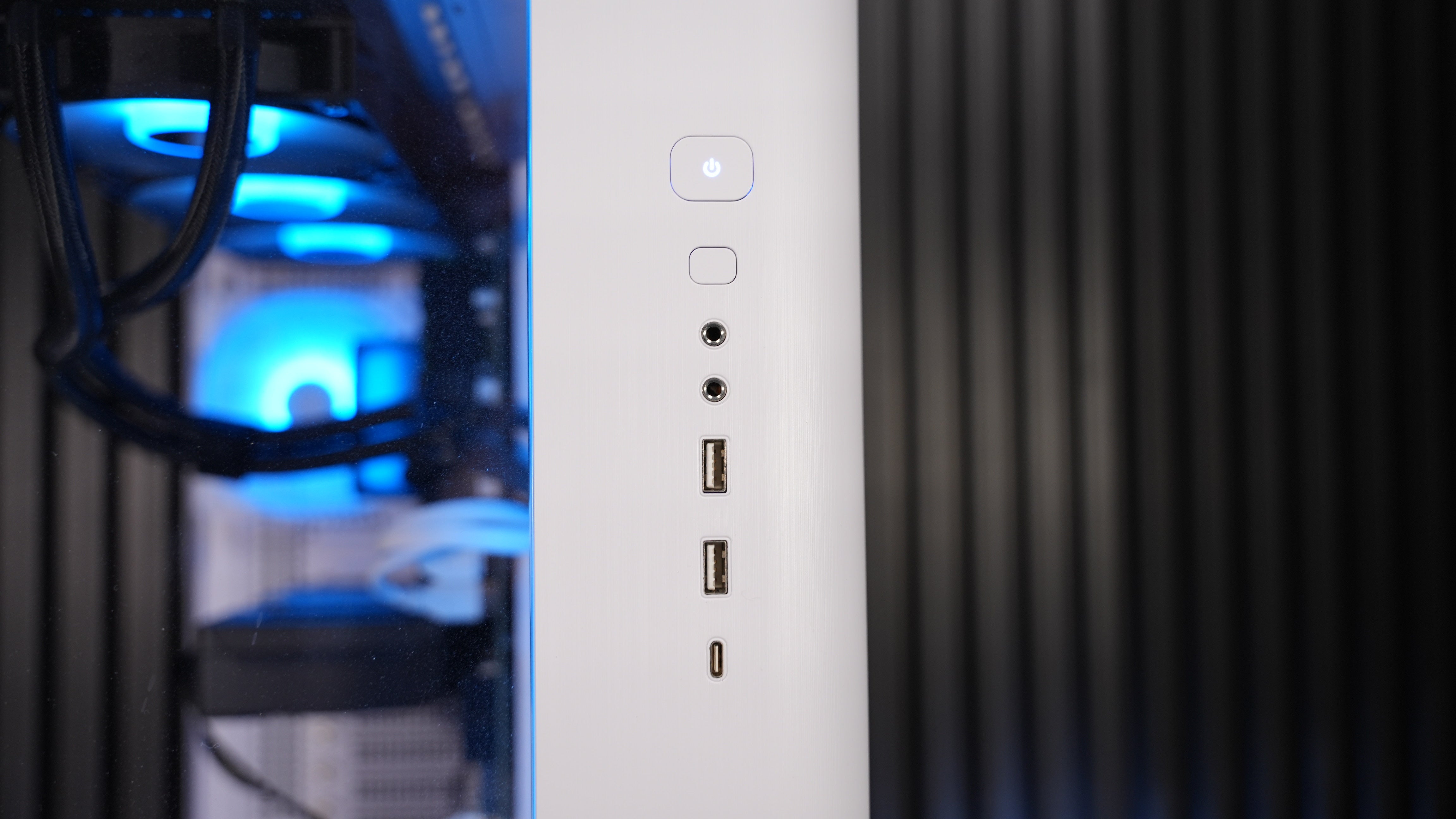 Ryzen 7 9700X + RTX 5060Ti Gaming PC