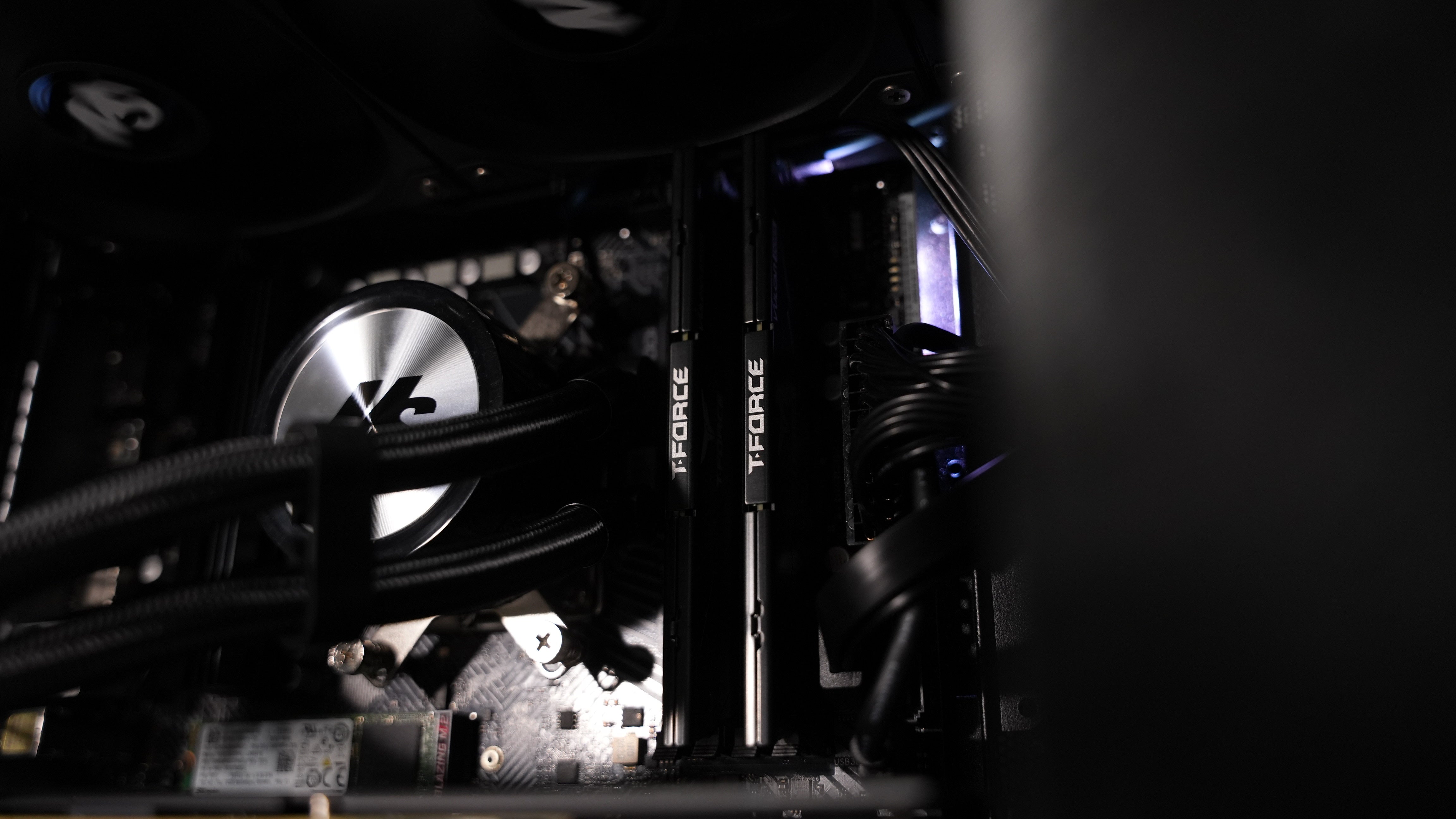 Ryzen 5 7600 + RTX 3080 Gaming PC