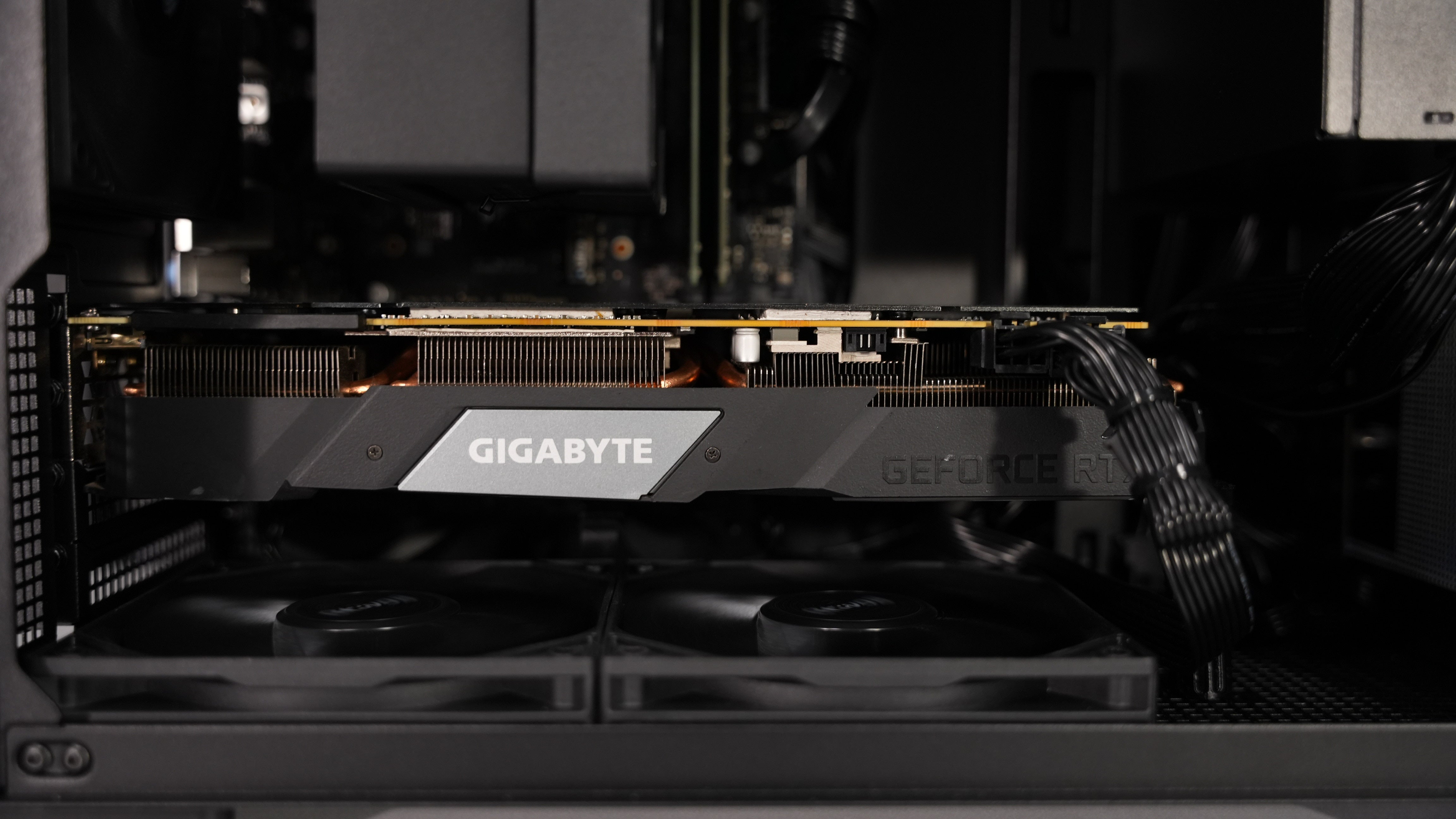 Intel i7 10700 + RTX 2080 Super Gaming PC