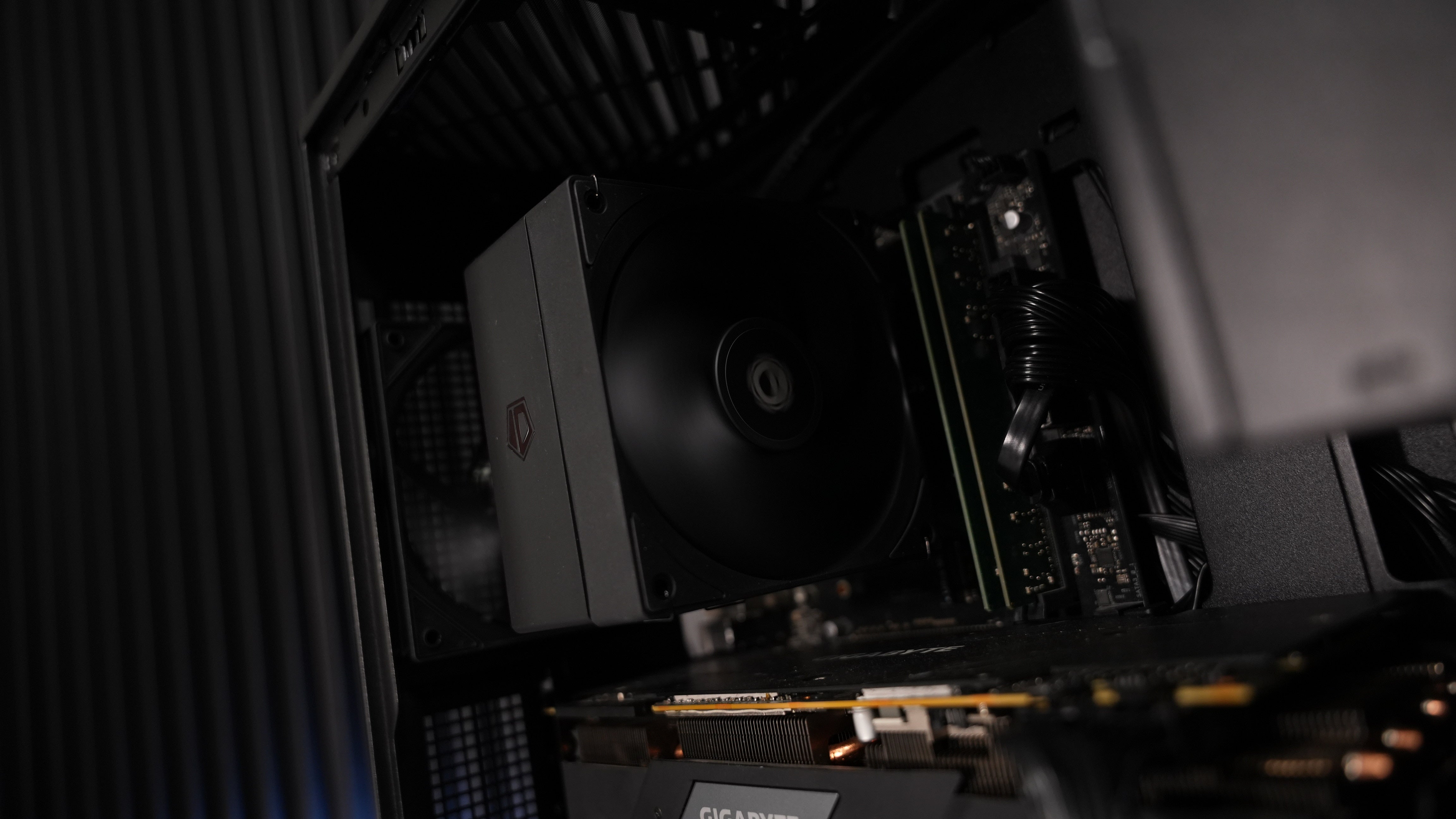 Intel i7 10700 + RTX 2080 Super Gaming PC