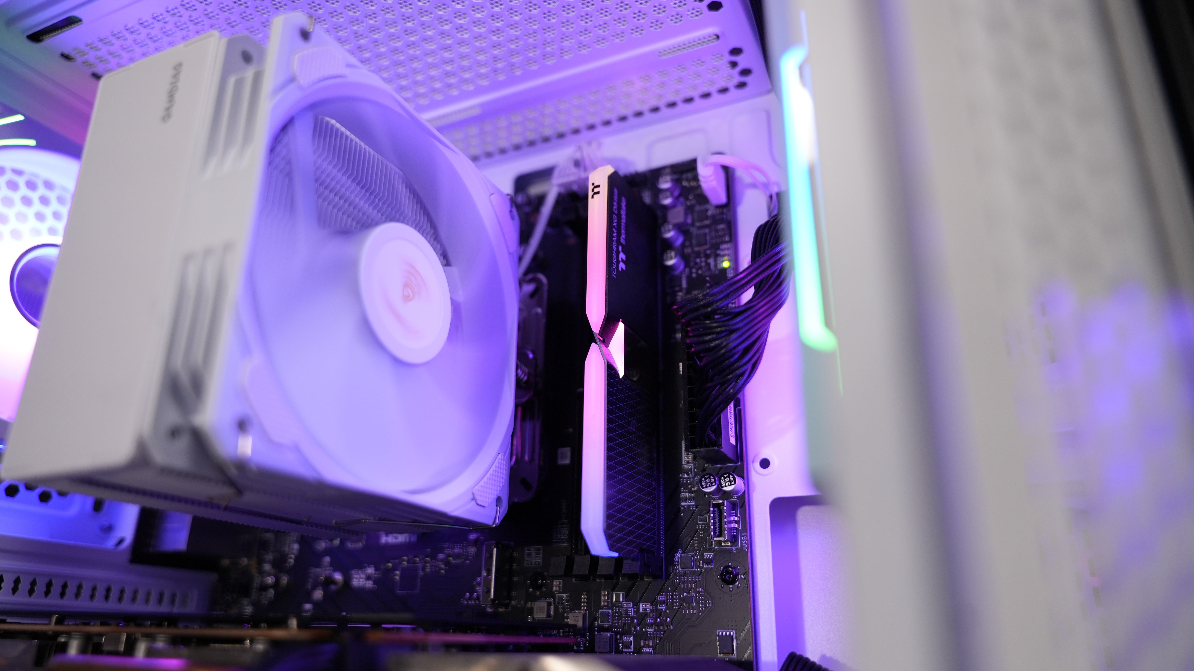 Ryzen 5 7600 + RX 7600 Gaming PC