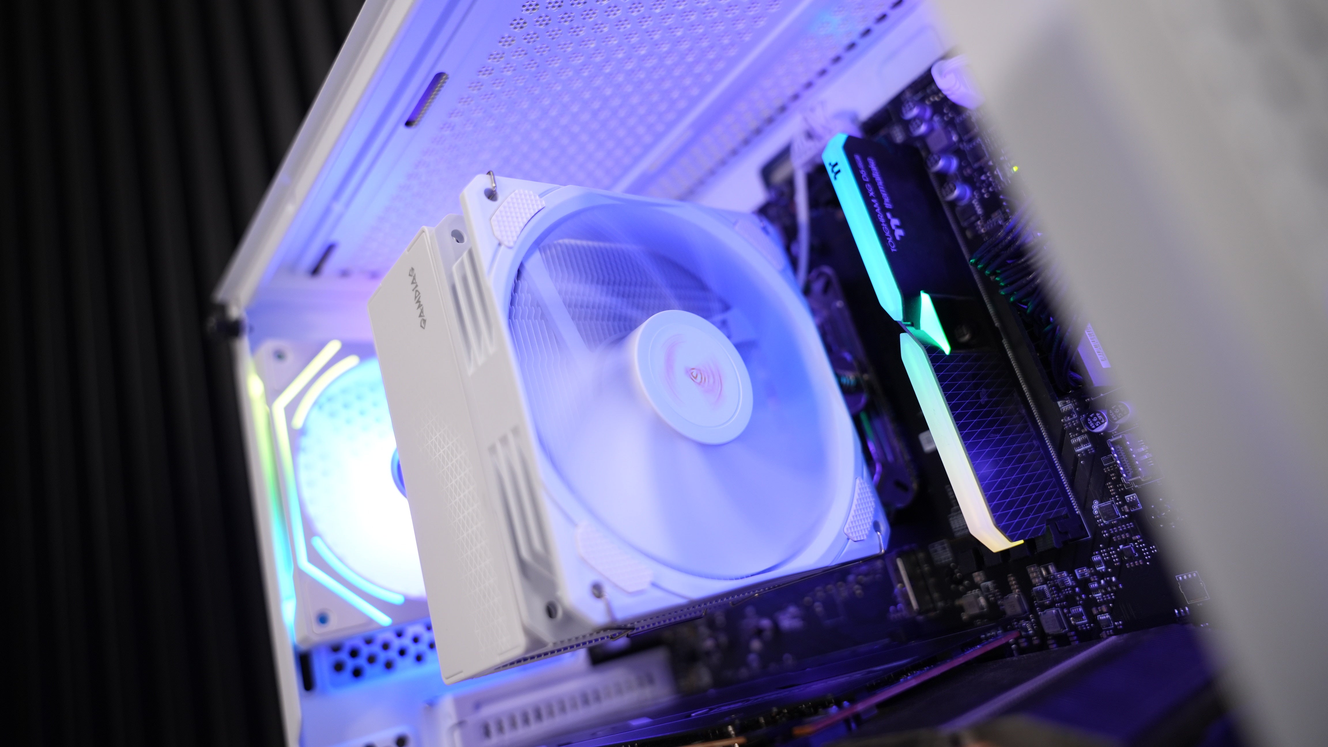 Ryzen 5 7600 + RX 7600 Gaming PC