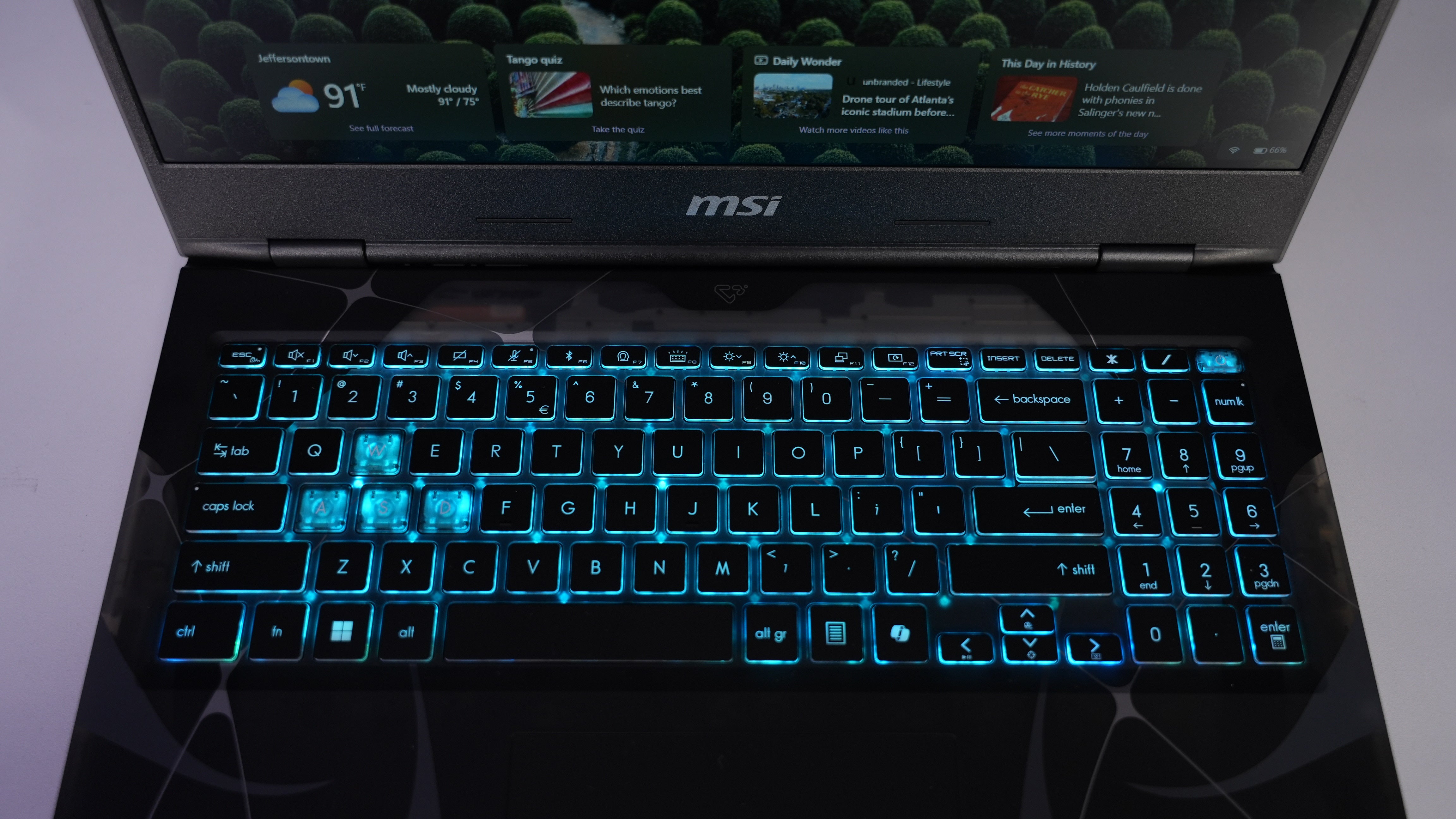 Intel Core 5 210H + RTX 5060 Gaming Laptop