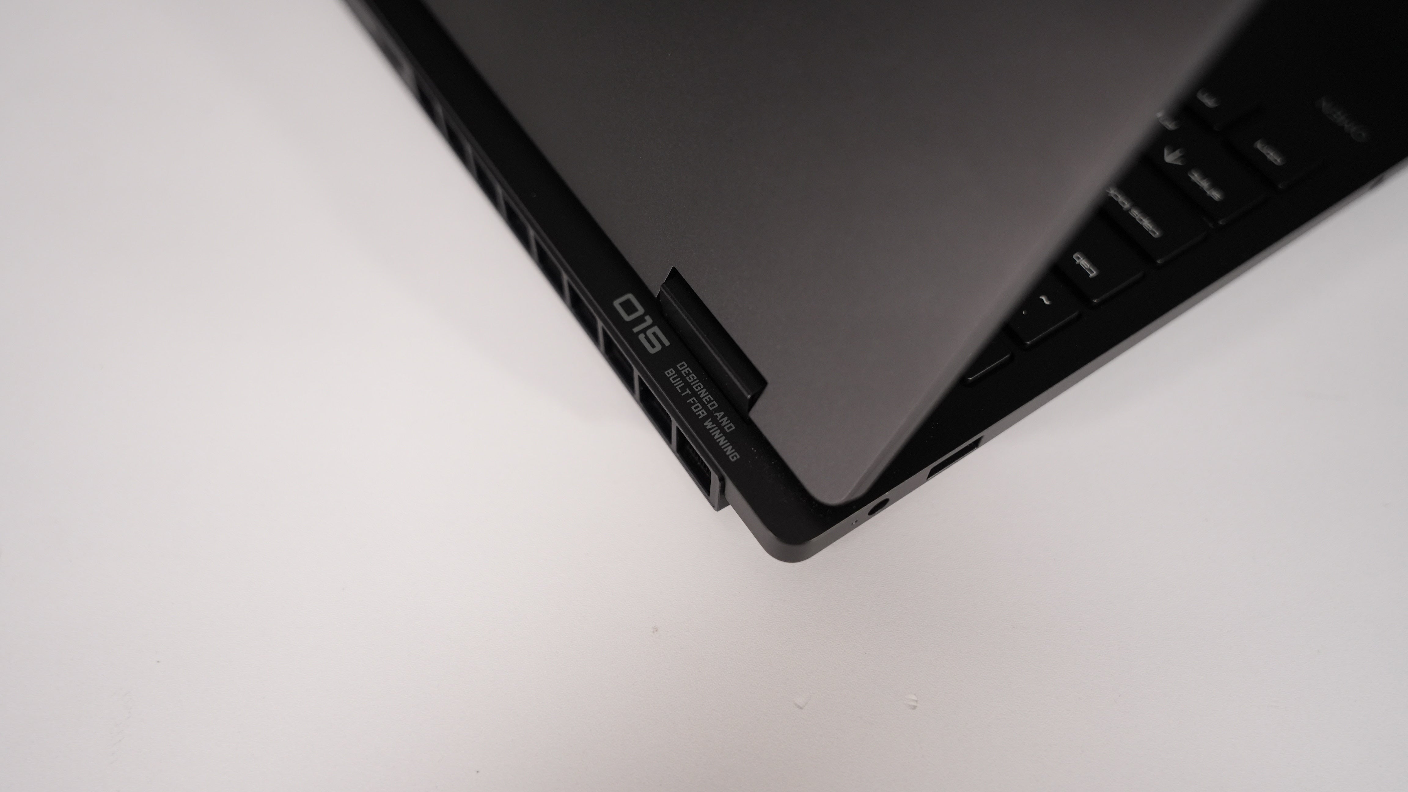 Intel Ultra 7 255HX + RTX 5060 Gaming Laptop