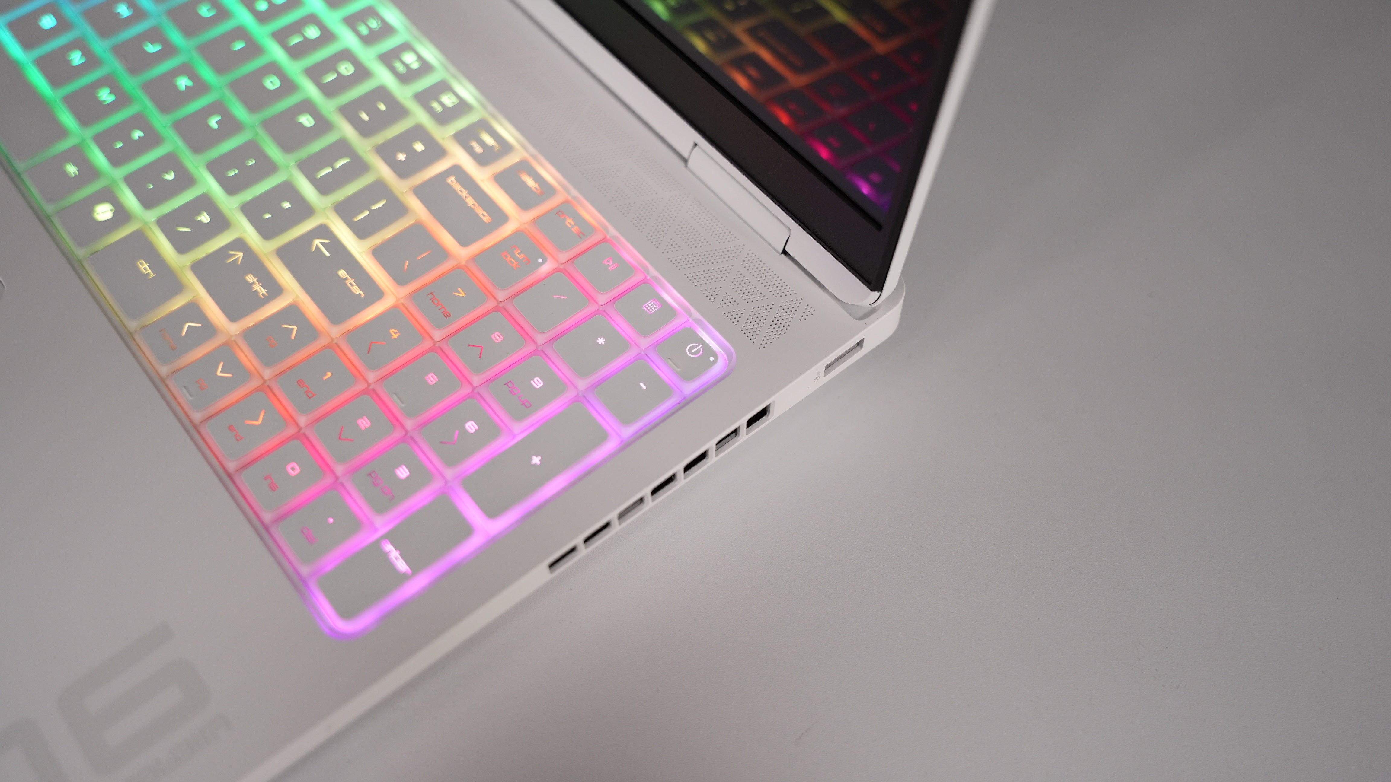 Intel Ultra 9 290HX + RTX 5090 Gaming Laptop
