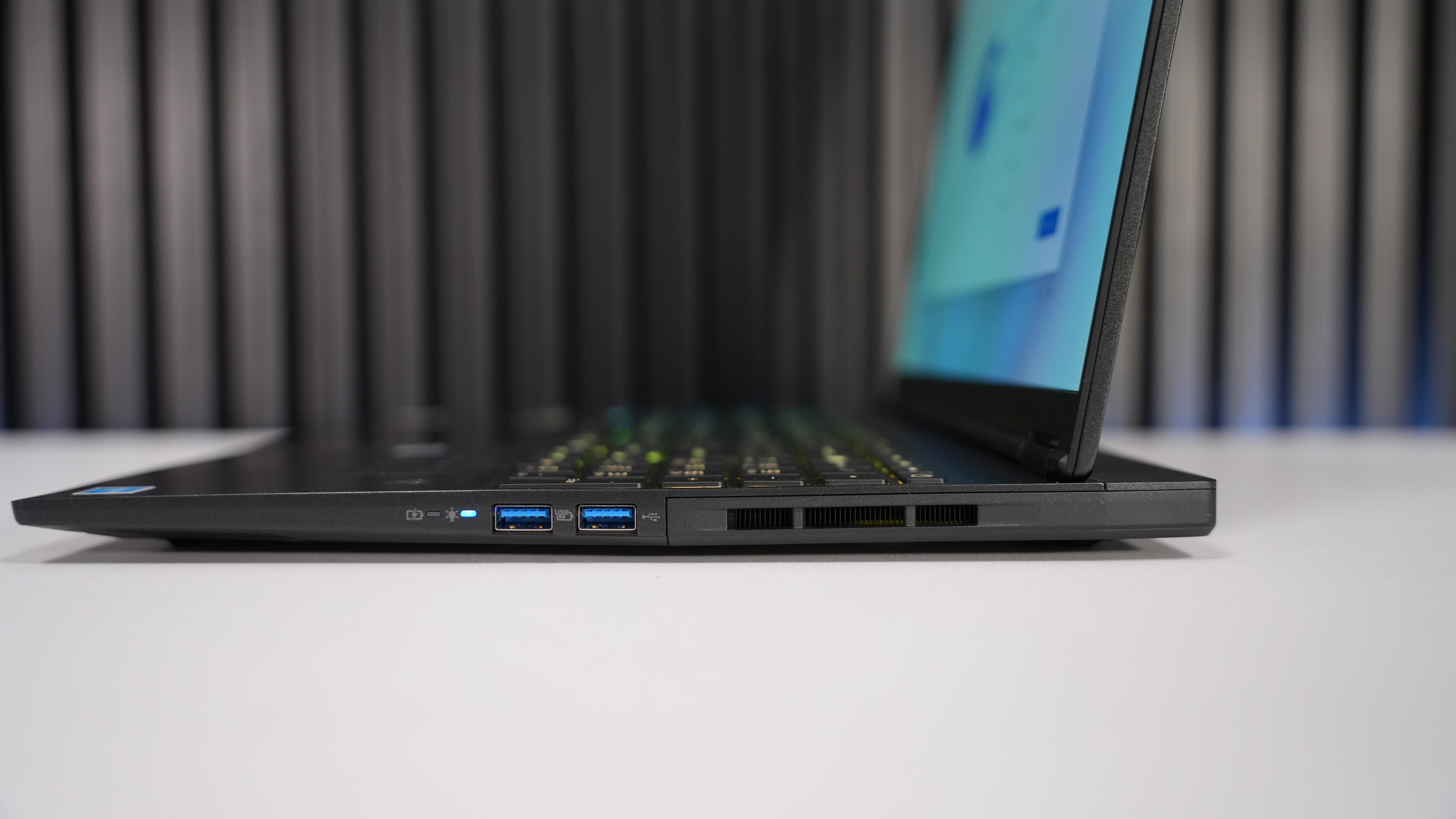 Intel Ultra 9 275HX + RTX 5070Ti Gaming Laptop